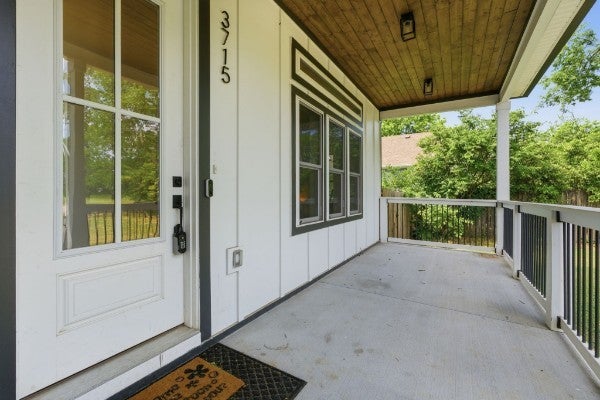 3715 Fairview Dr