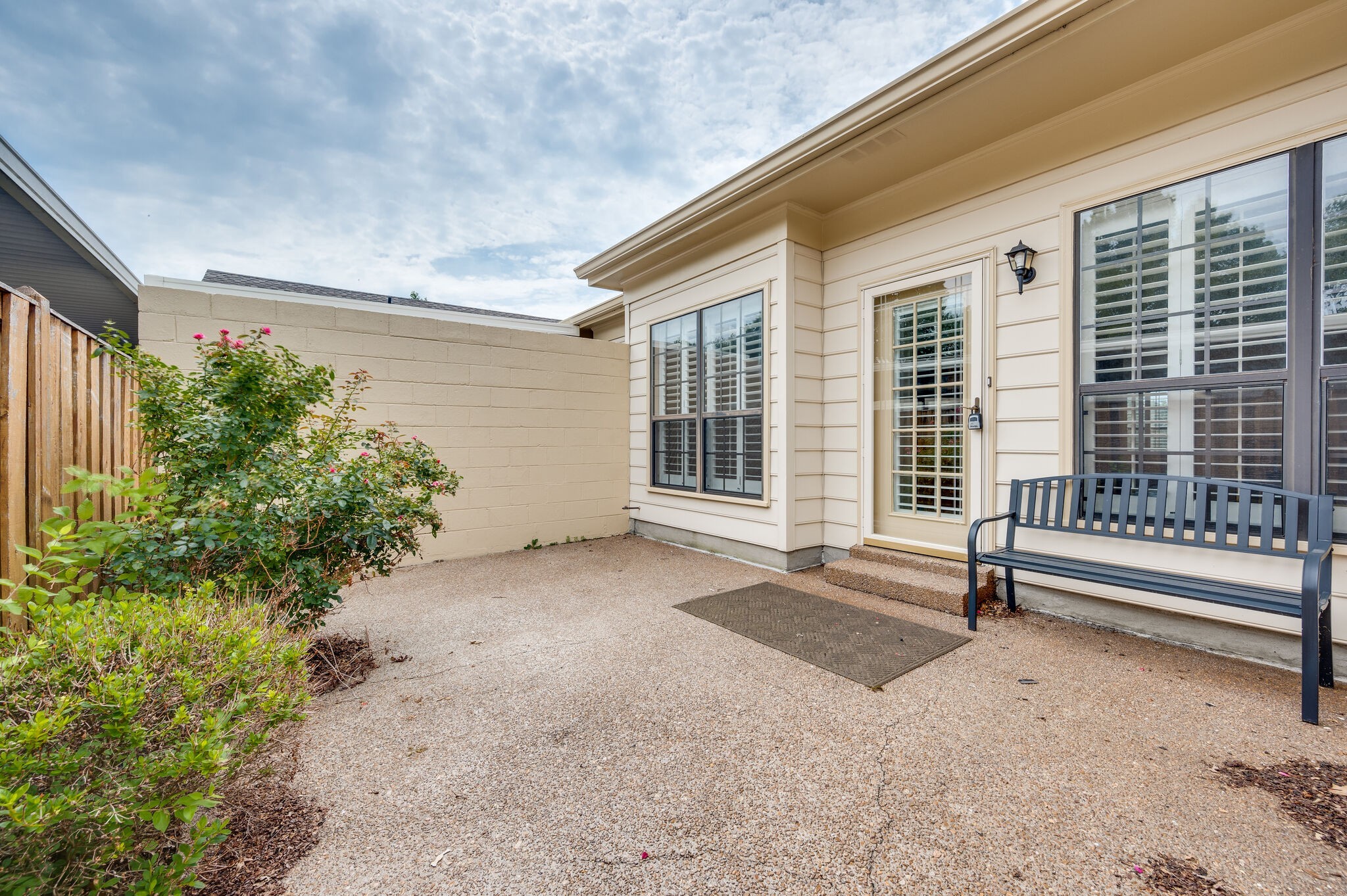 Nashville, Tennessee 37221, United States, 4 Bedrooms Bedrooms, ,2 BathroomsBathrooms,Residential,Pending,100250