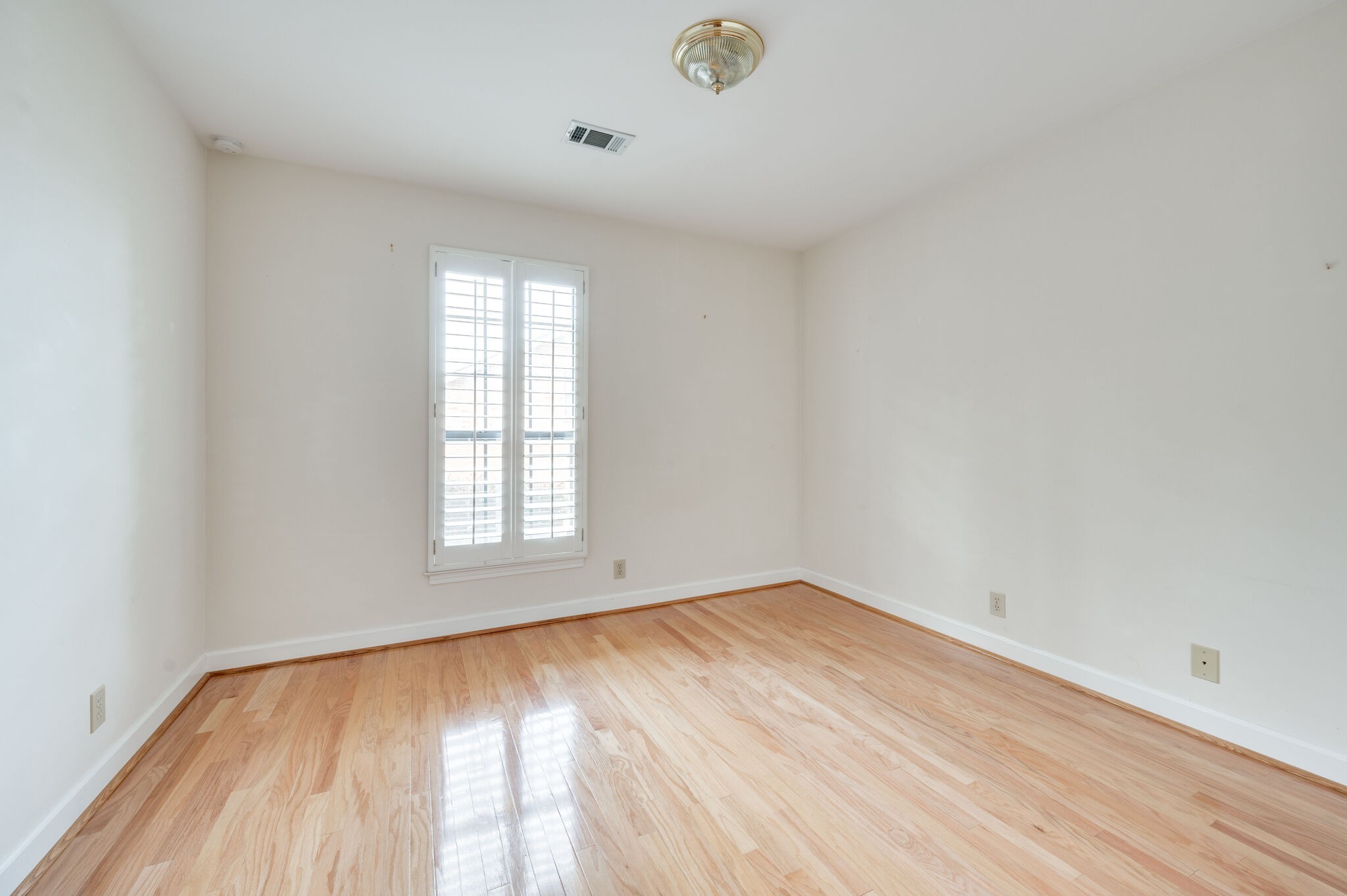 Nashville, Tennessee 37221, United States, 4 Bedrooms Bedrooms, ,2 BathroomsBathrooms,Residential,Pending,100250