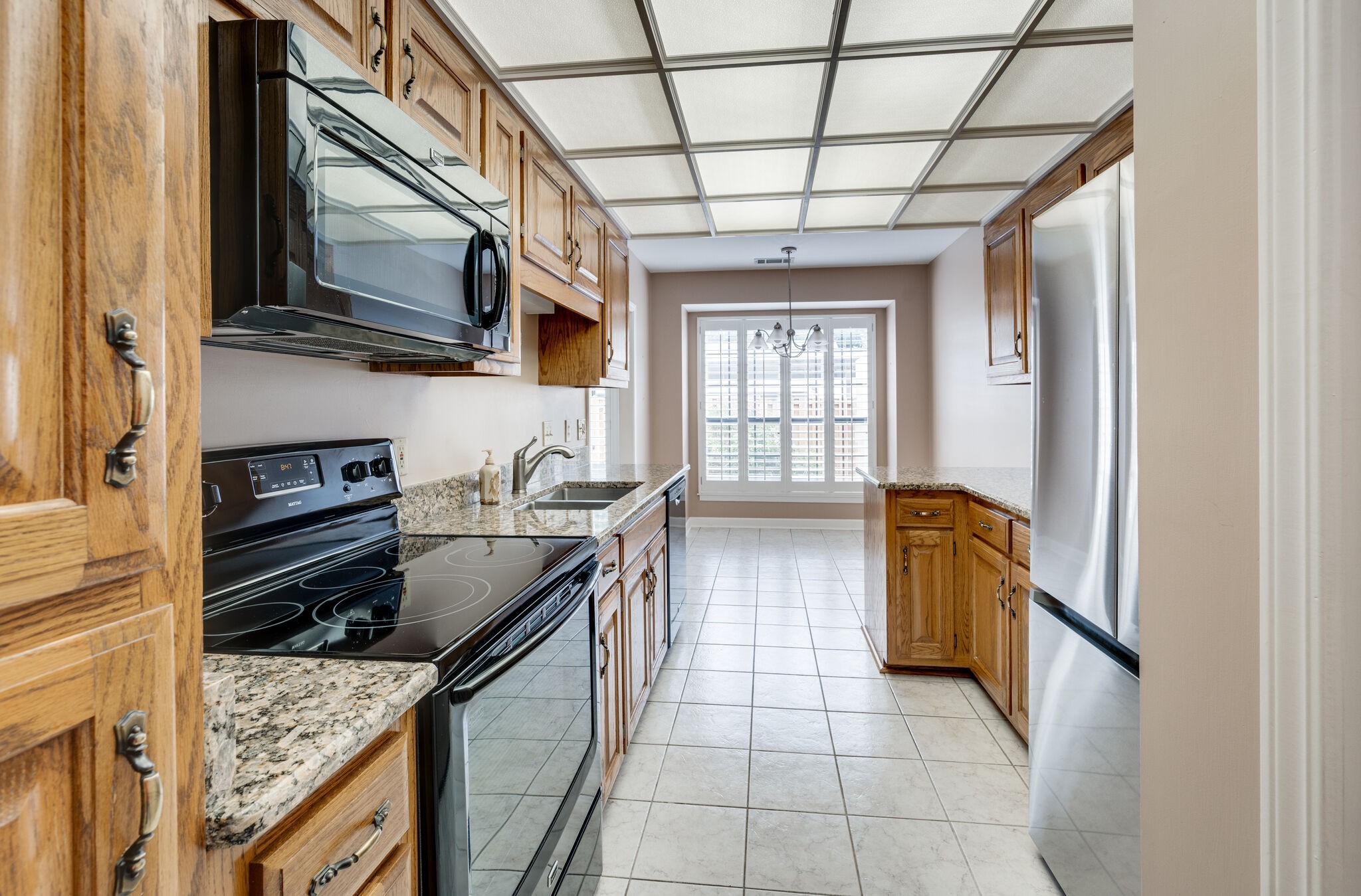 Nashville, Tennessee 37221, United States, 4 Bedrooms Bedrooms, ,2 BathroomsBathrooms,Residential,Pending,100250