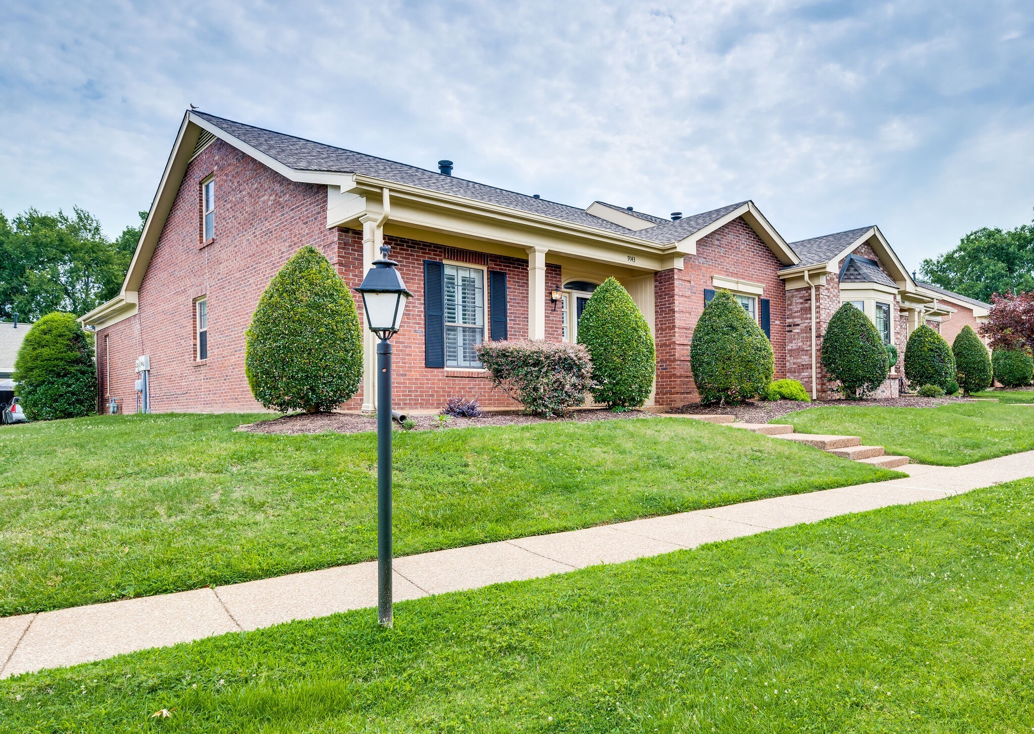 Nashville, Tennessee 37221, United States, 4 Bedrooms Bedrooms, ,2 BathroomsBathrooms,Residential,Pending,100250