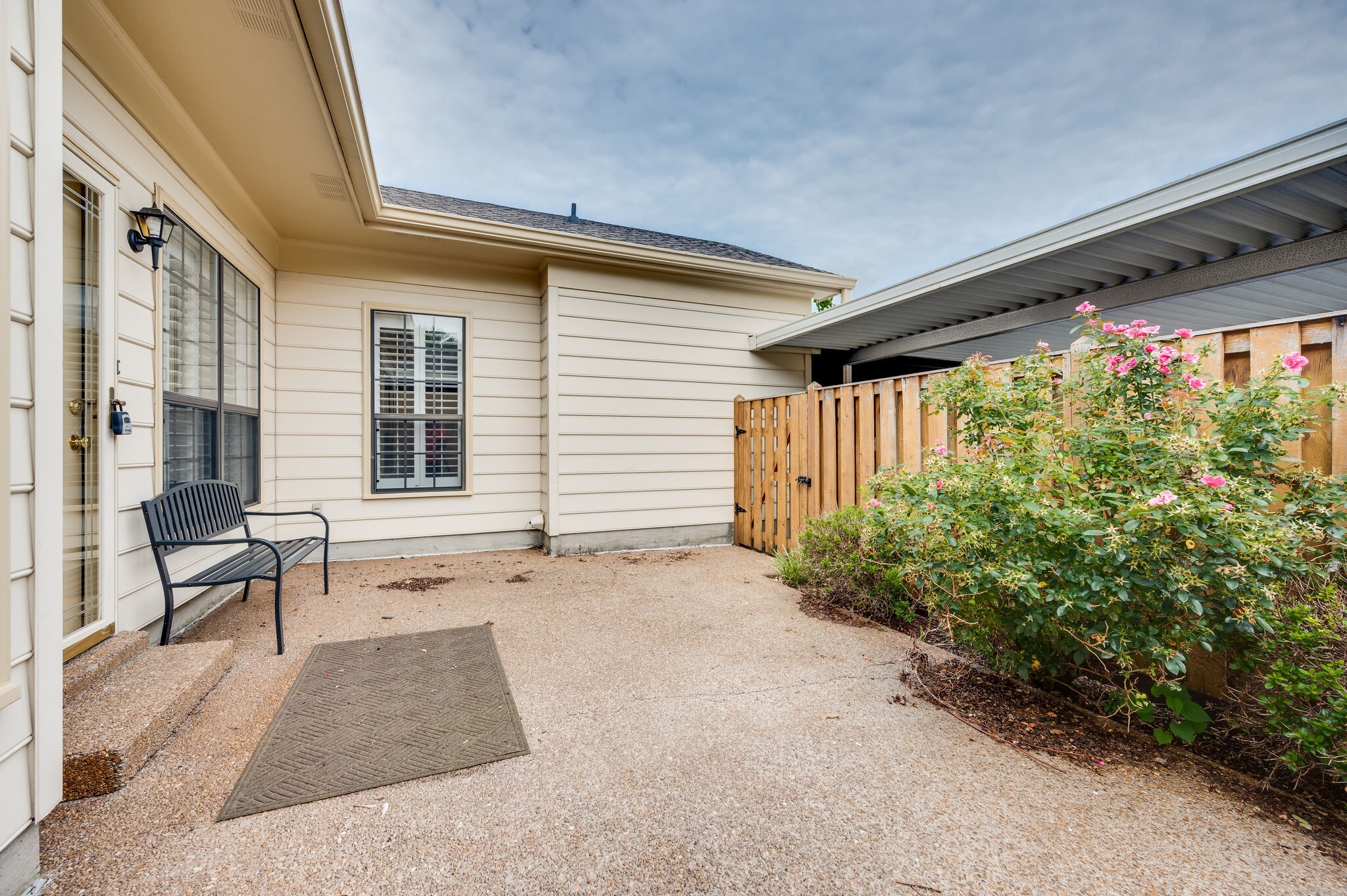 Nashville, Tennessee 37221, United States, 4 Bedrooms Bedrooms, ,2 BathroomsBathrooms,Residential,Pending,100250