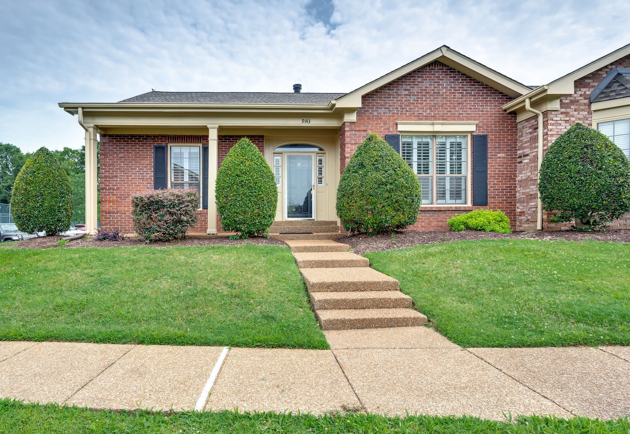 Nashville, Tennessee 37221, United States, 4 Bedrooms Bedrooms, ,2 BathroomsBathrooms,Residential,Pending,100250