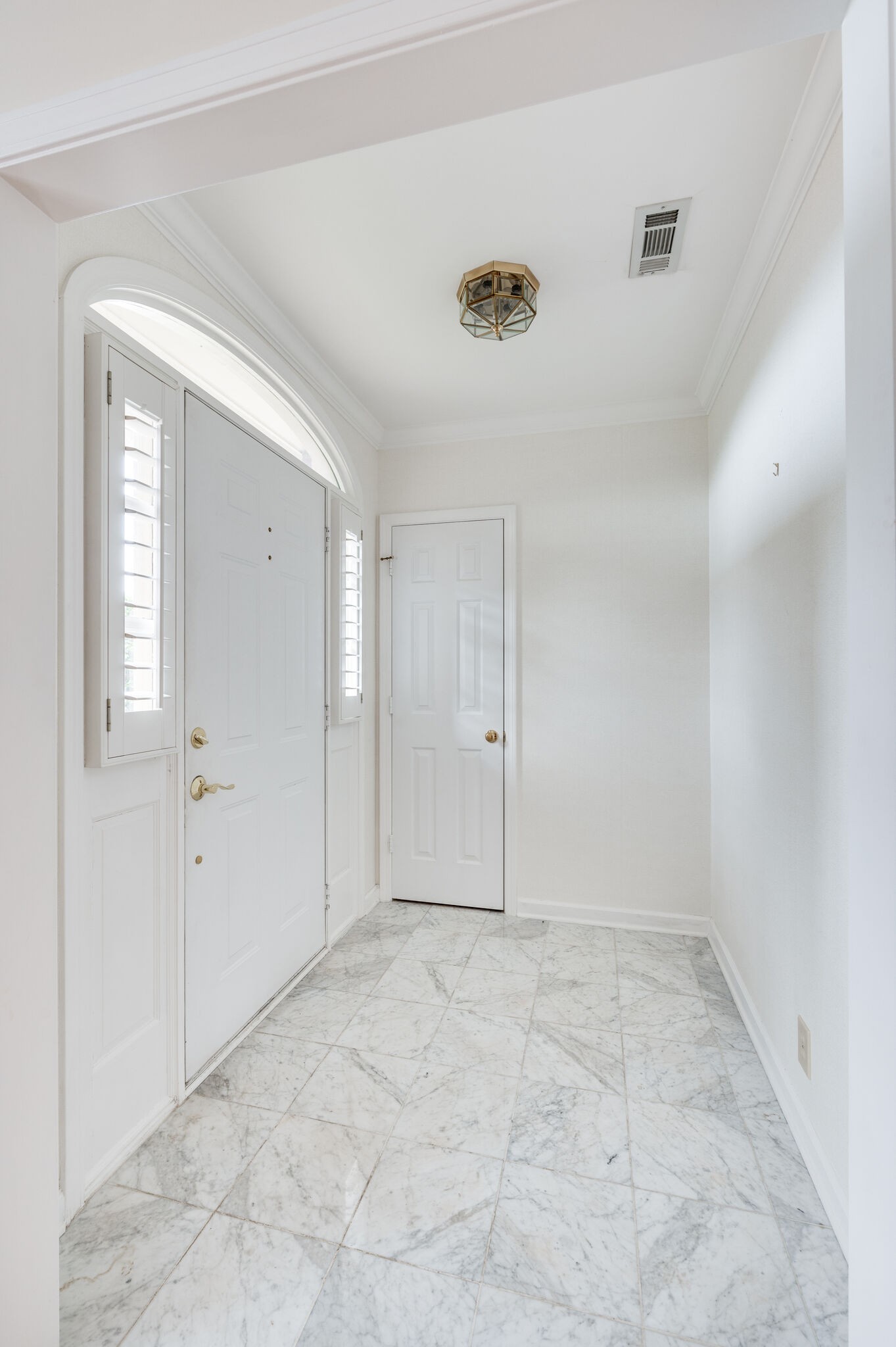 Nashville, Tennessee 37221, United States, 4 Bedrooms Bedrooms, ,2 BathroomsBathrooms,Residential,Pending,100250