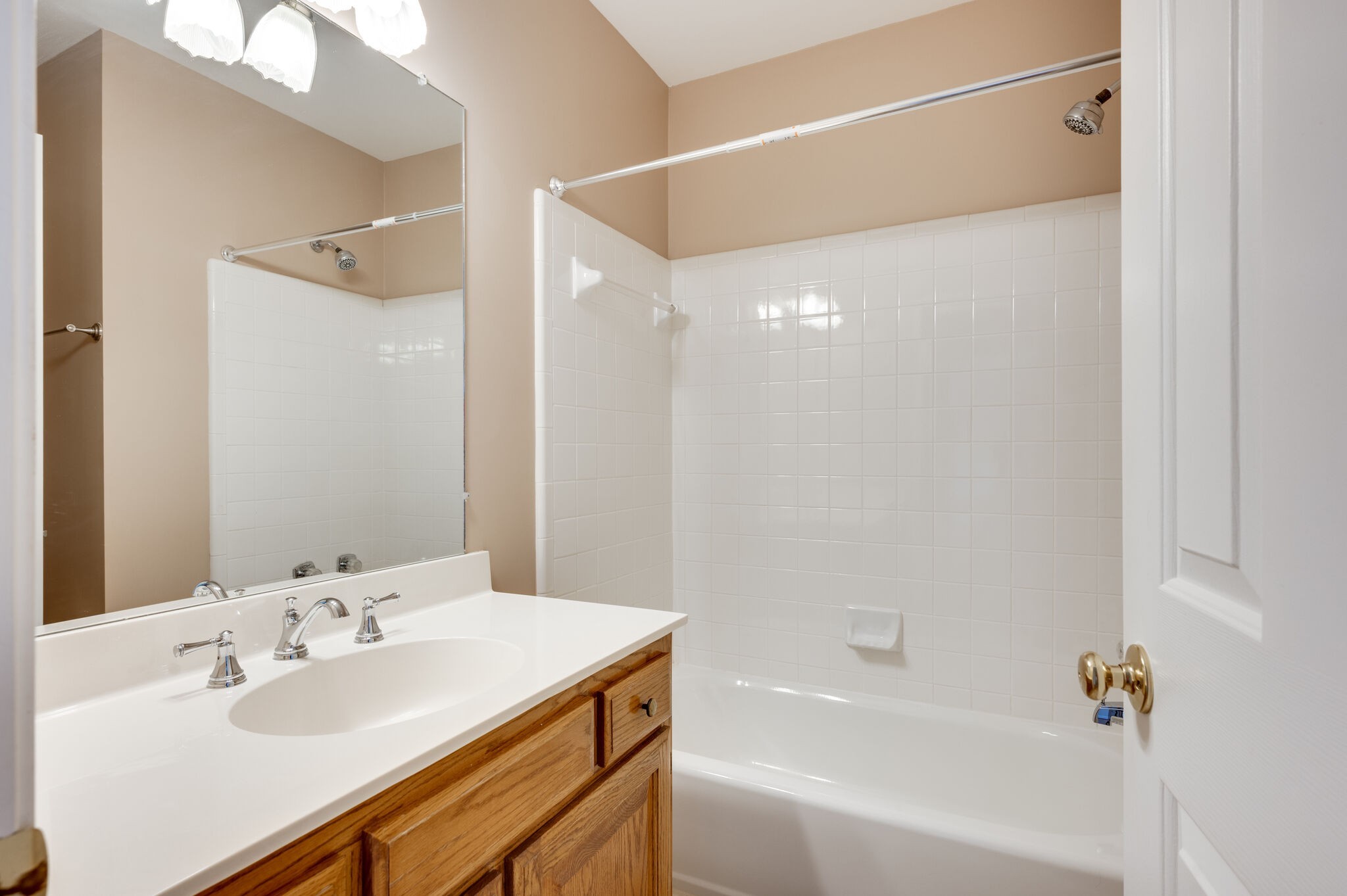 Nashville, Tennessee 37221, United States, 4 Bedrooms Bedrooms, ,2 BathroomsBathrooms,Residential,Pending,100250