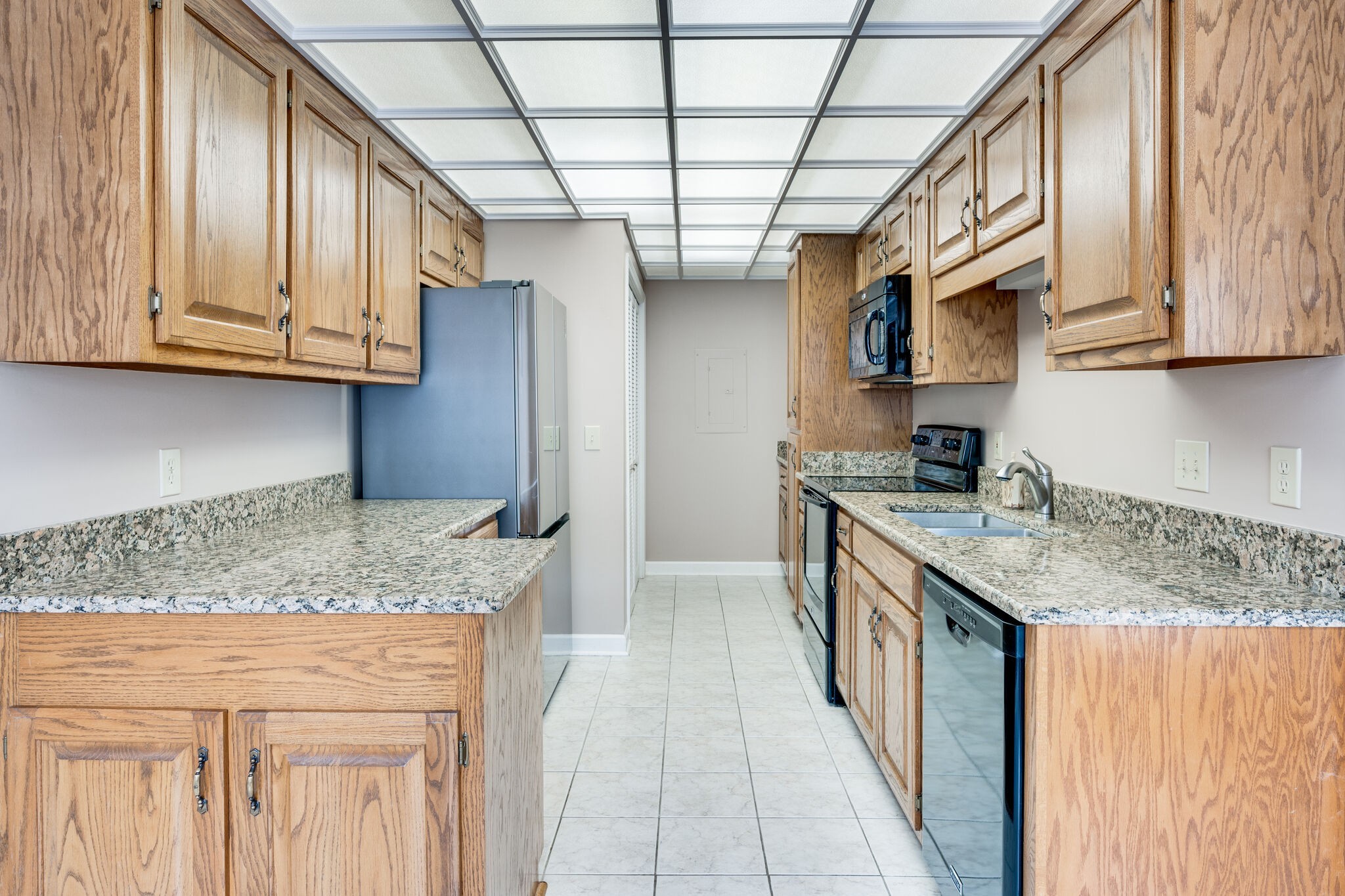 Nashville, Tennessee 37221, United States, 4 Bedrooms Bedrooms, ,2 BathroomsBathrooms,Residential,Pending,100250