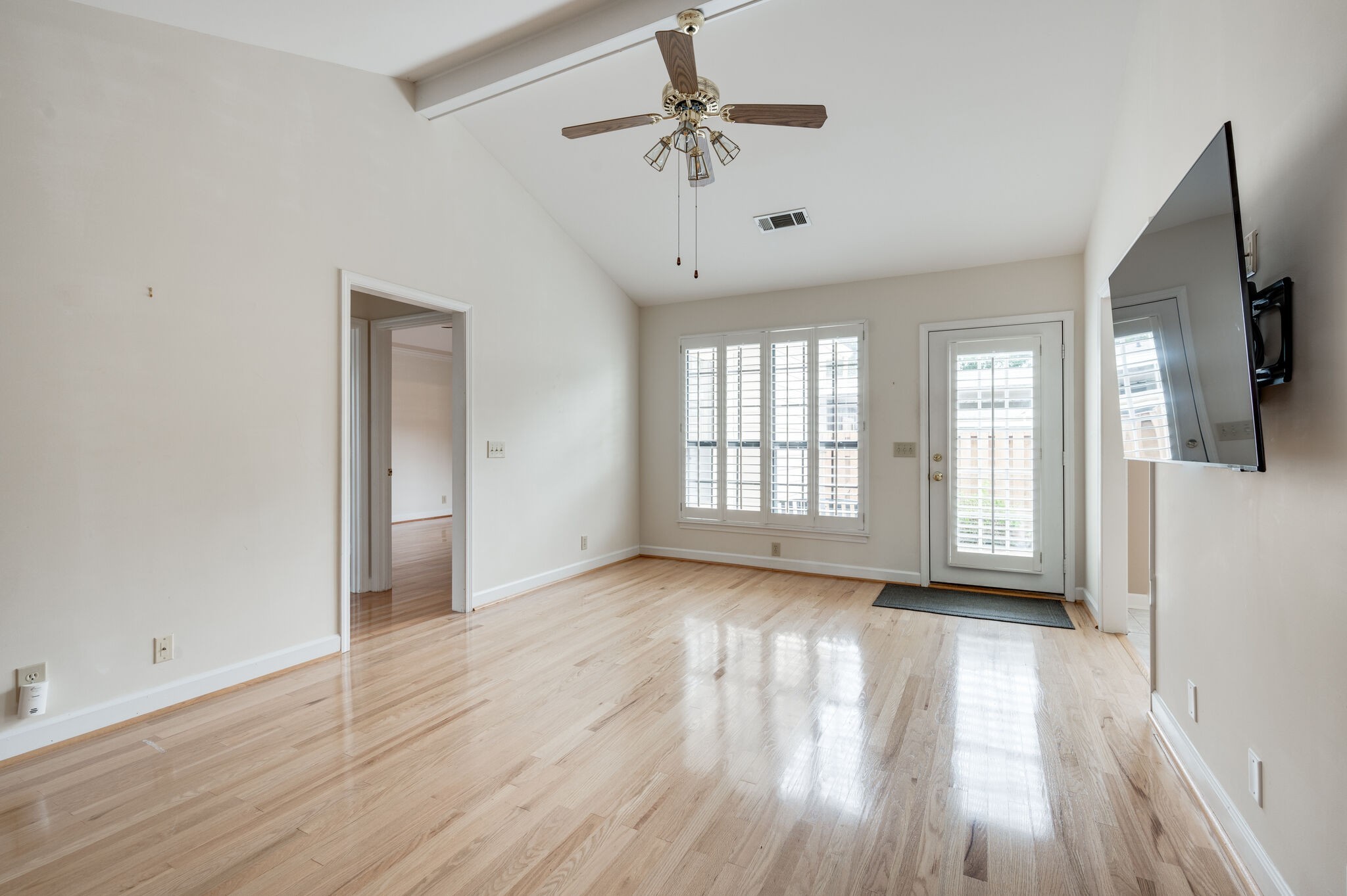 Nashville, Tennessee 37221, United States, 4 Bedrooms Bedrooms, ,2 BathroomsBathrooms,Residential,Pending,100250