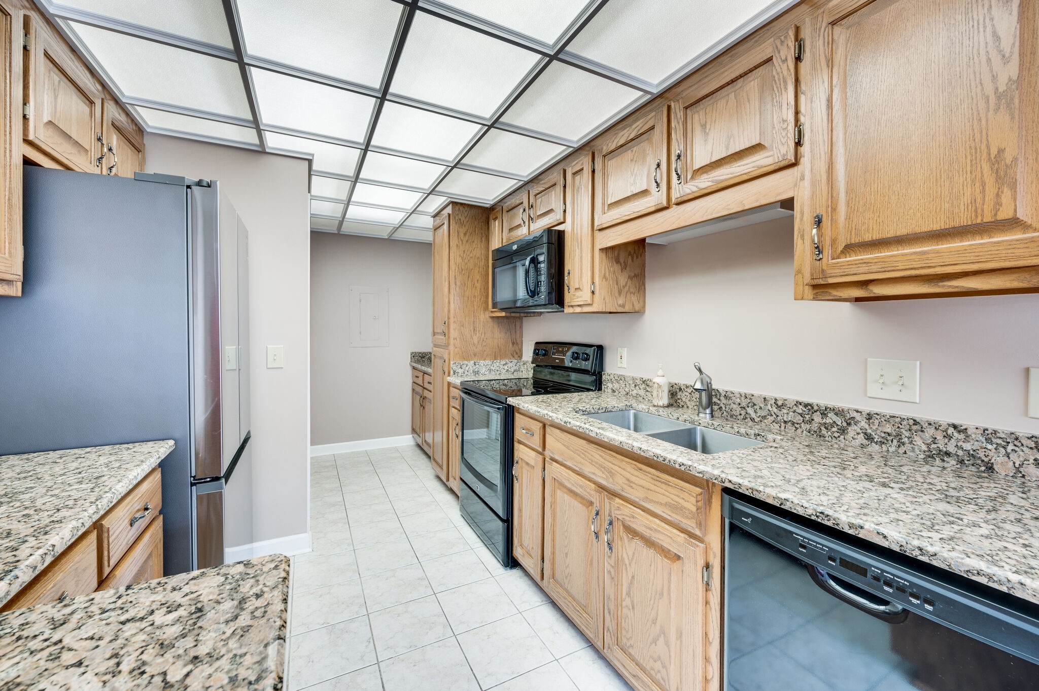 Nashville, Tennessee 37221, United States, 4 Bedrooms Bedrooms, ,2 BathroomsBathrooms,Residential,Pending,100250