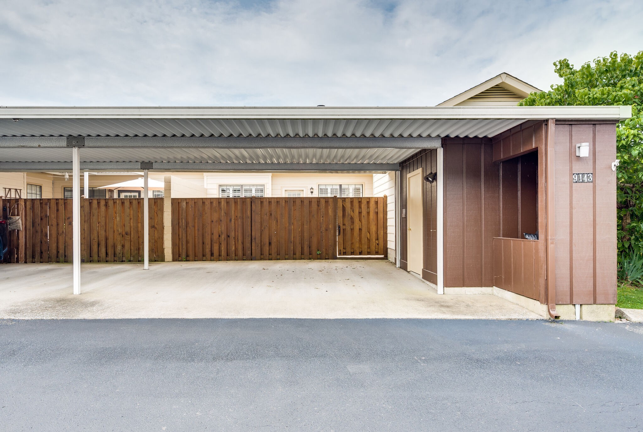 Nashville, Tennessee 37221, United States, 4 Bedrooms Bedrooms, ,2 BathroomsBathrooms,Residential,Pending,100250