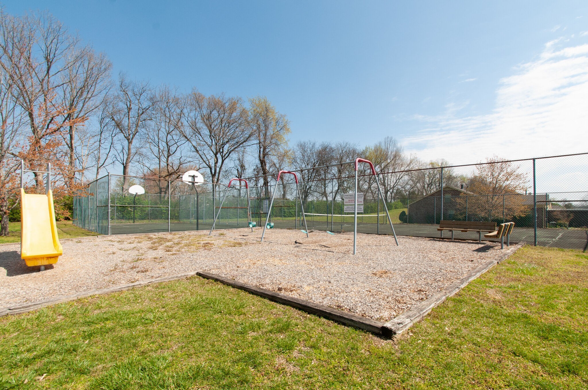 Nashville, Tennessee 37221, United States, 4 Bedrooms Bedrooms, ,2 BathroomsBathrooms,Residential,Pending,100250