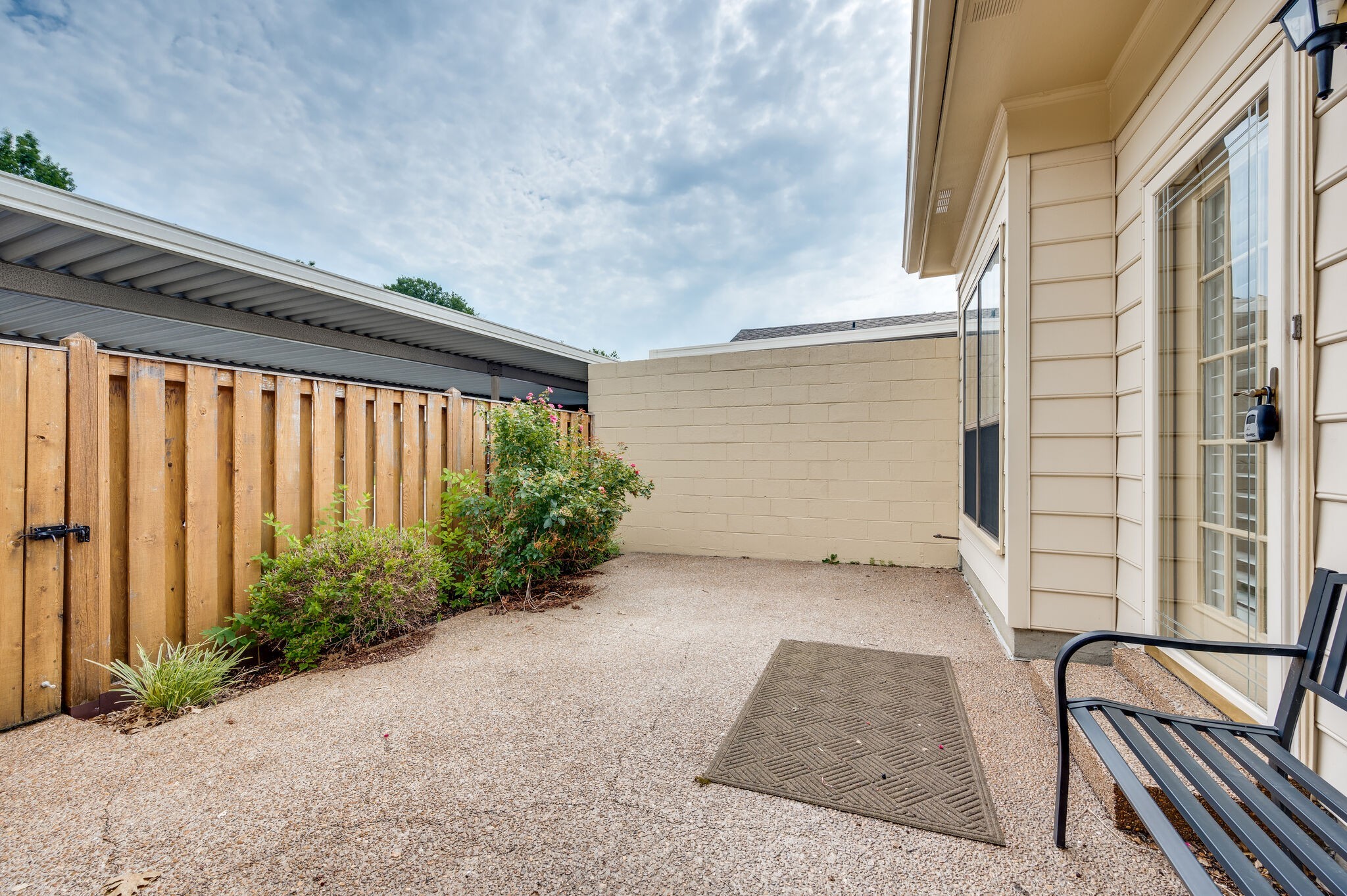 Nashville, Tennessee 37221, United States, 4 Bedrooms Bedrooms, ,2 BathroomsBathrooms,Residential,Pending,100250