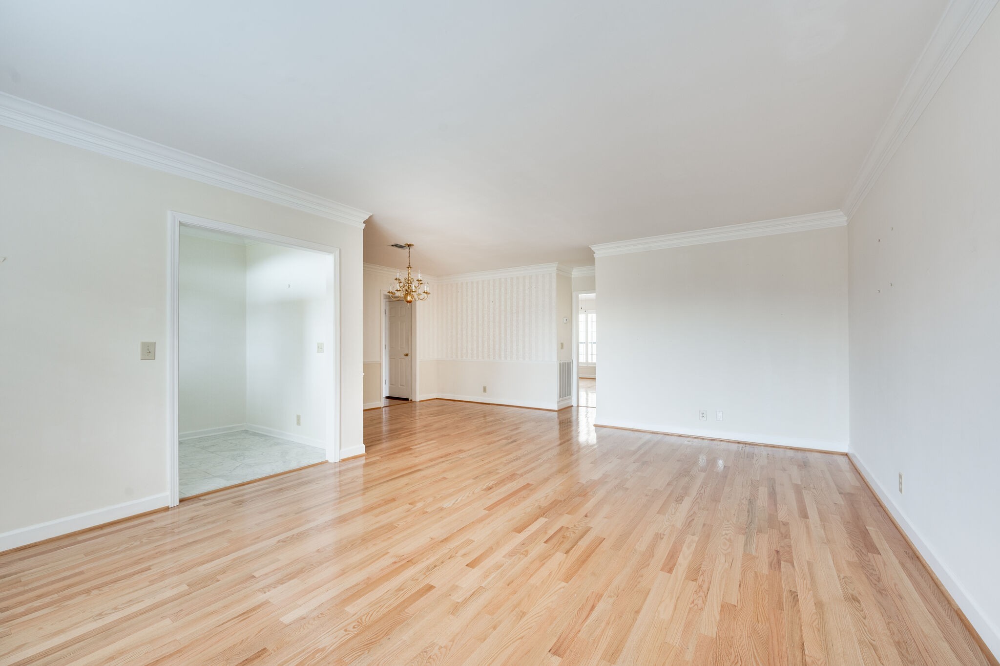 Nashville, Tennessee 37221, United States, 4 Bedrooms Bedrooms, ,2 BathroomsBathrooms,Residential,Pending,100250