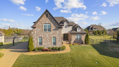 18 Beechwood Ct Mount Juliet TN 37122