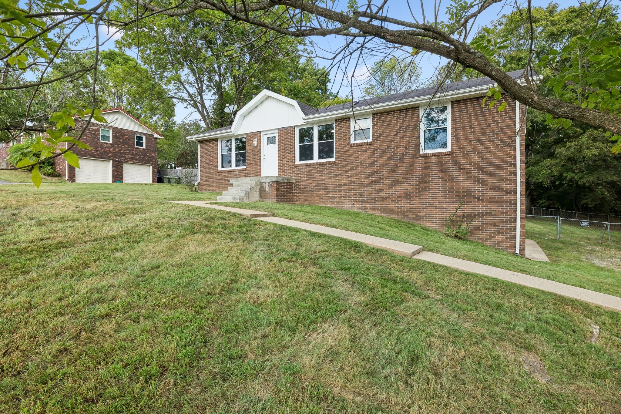 2762 Goodsprings Rd