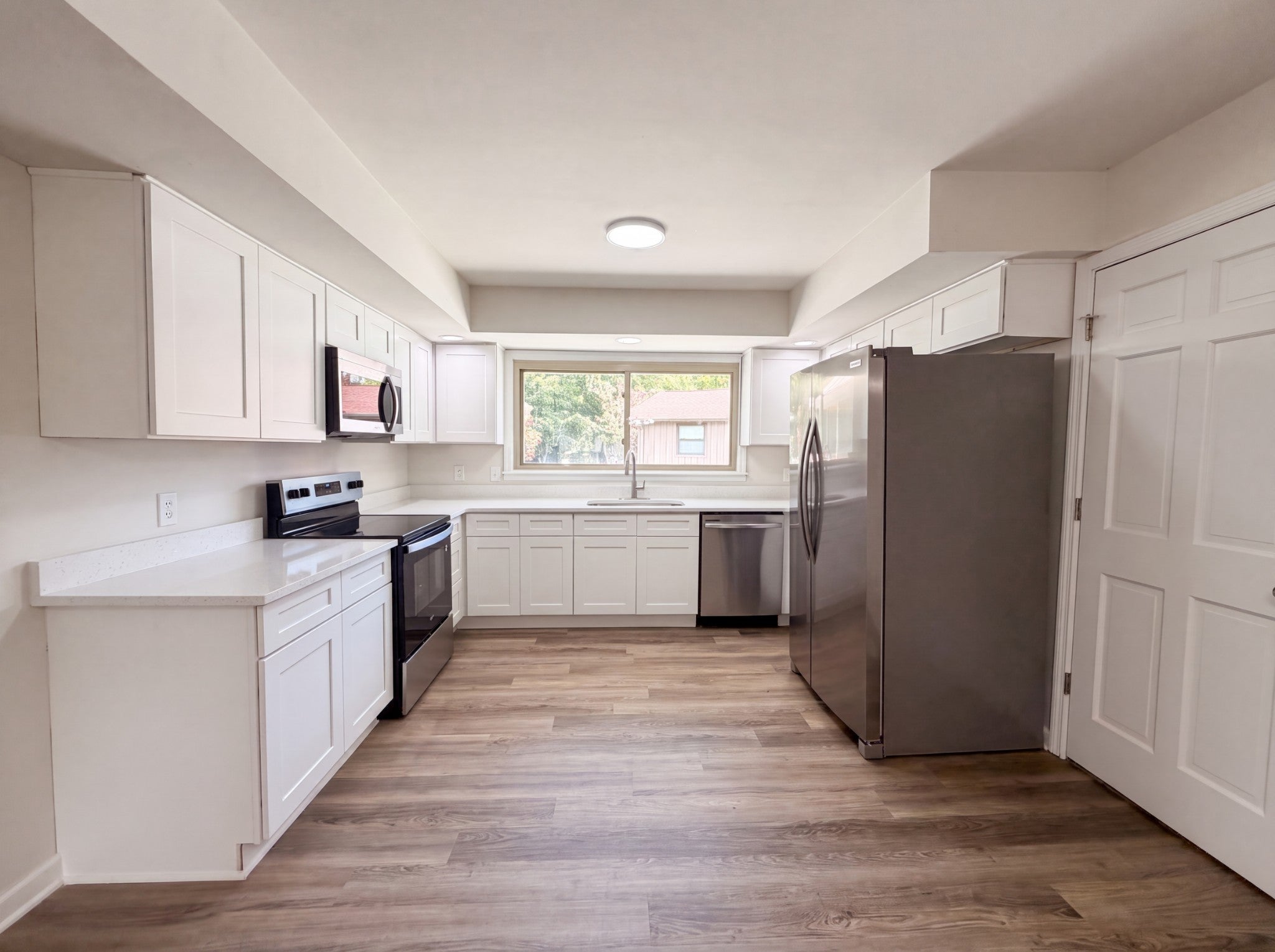 212 Islandia Ct W