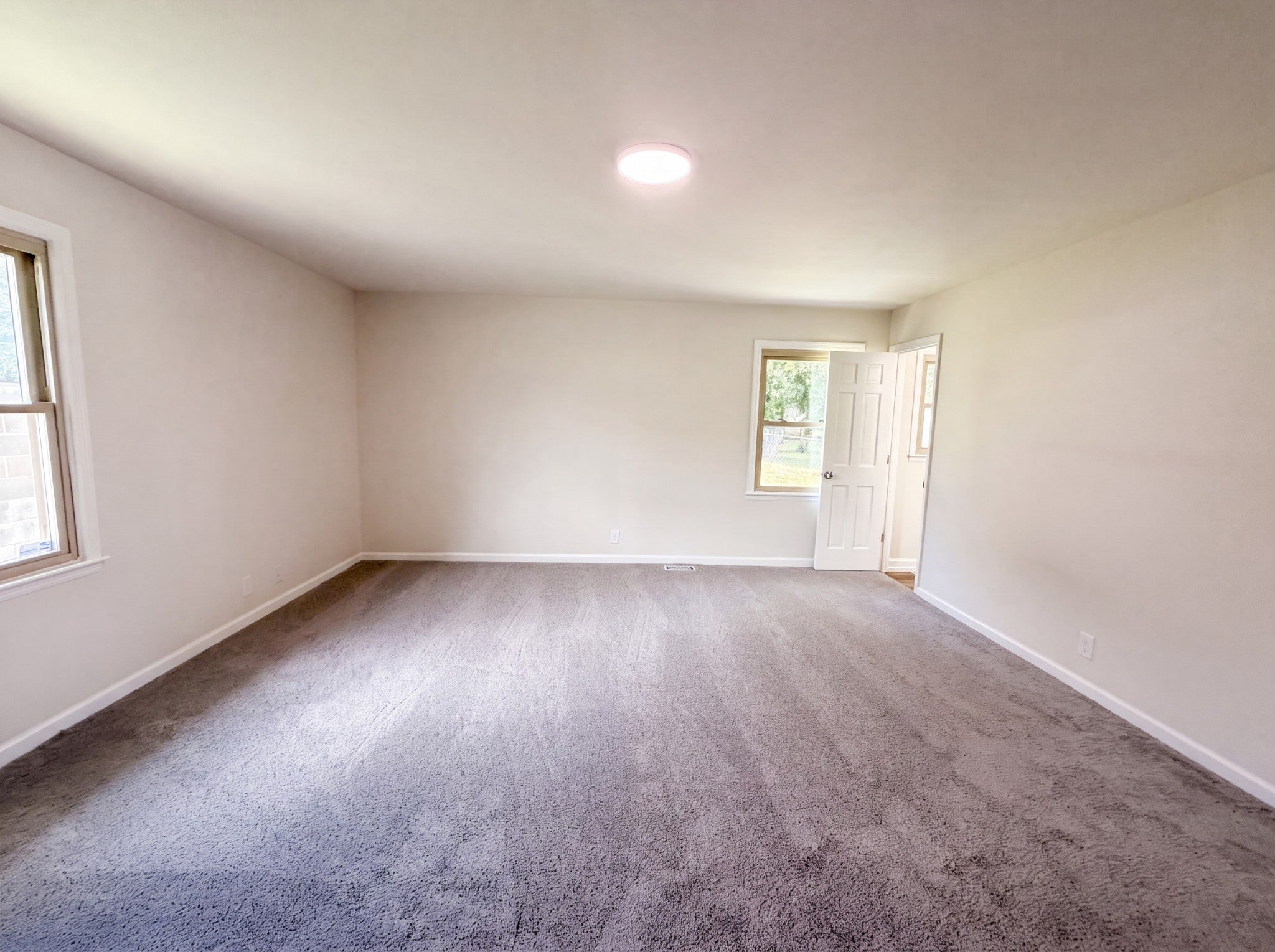 212 Islandia Ct W