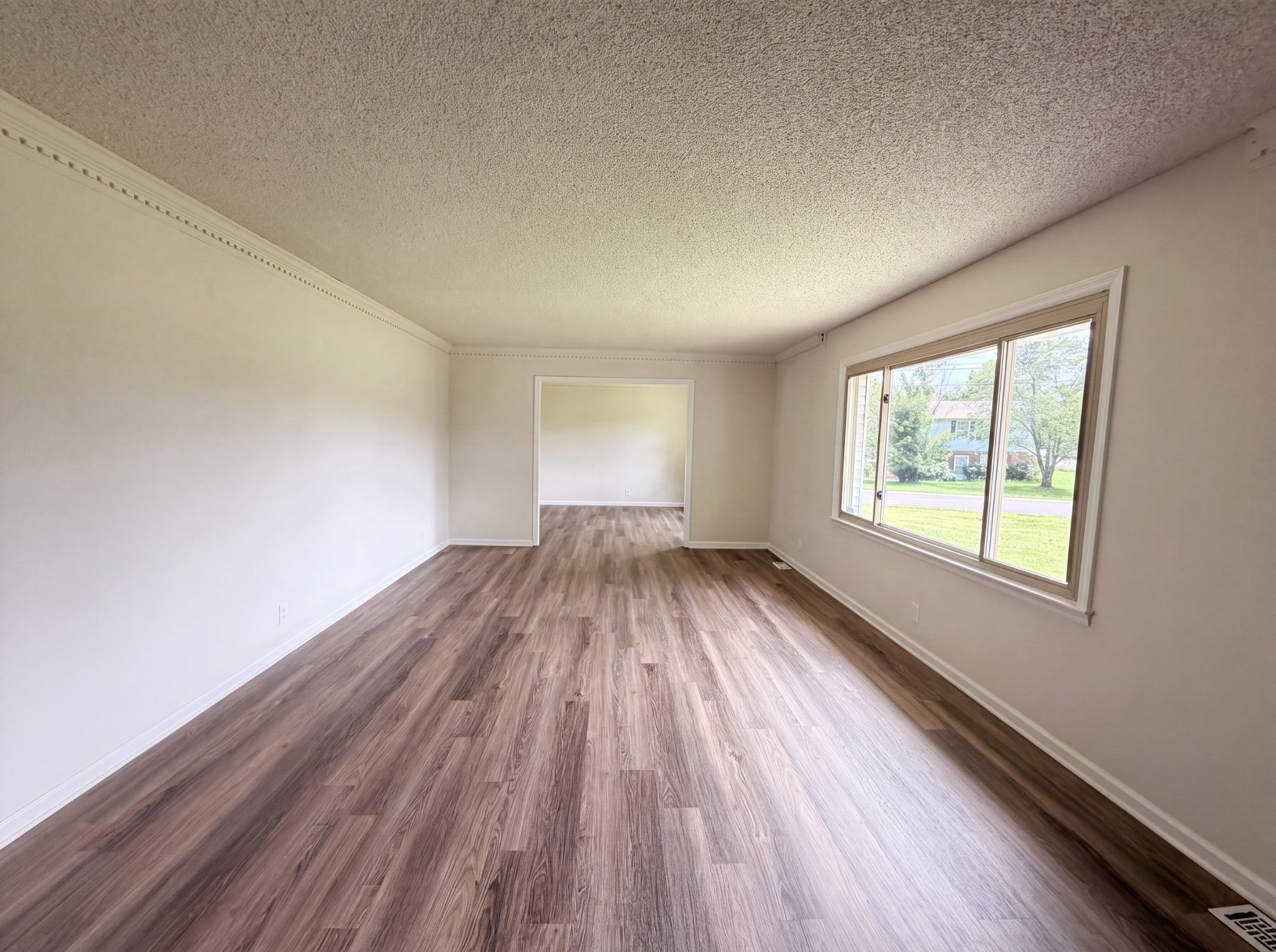 212 Islandia Ct W
