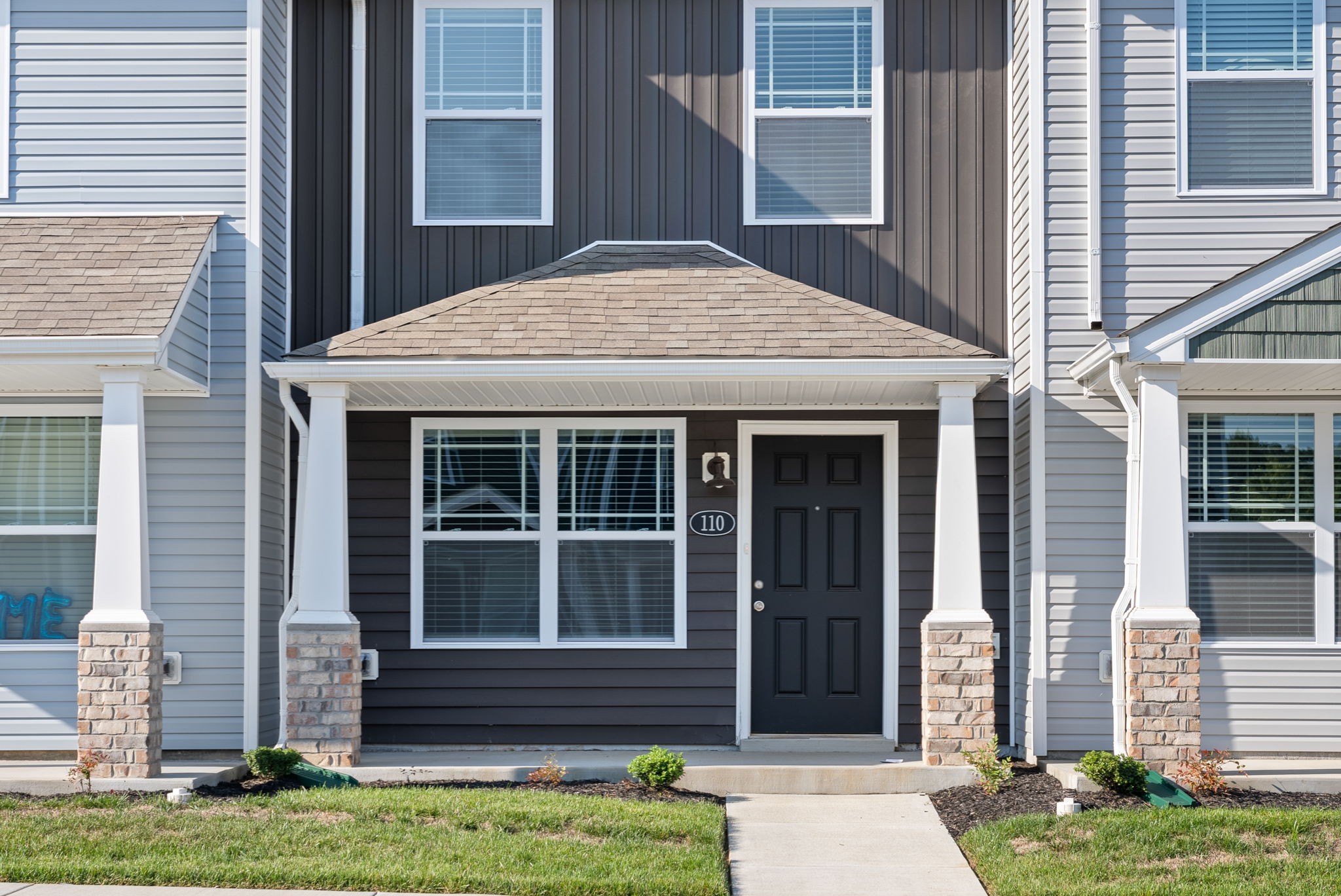 Clarksville, Tennessee 37040, United States, 2 Bedrooms Bedrooms, ,3 BathroomsBathrooms,Residential,Pending,40924