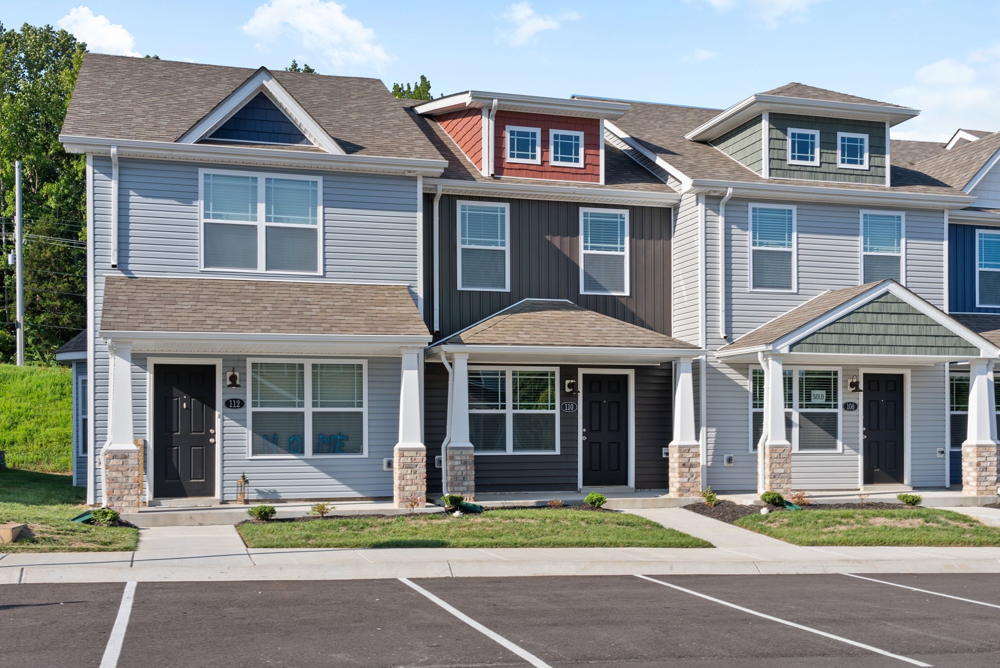 Clarksville, Tennessee 37040, United States, 2 Bedrooms Bedrooms, ,3 BathroomsBathrooms,Residential,Pending,40924