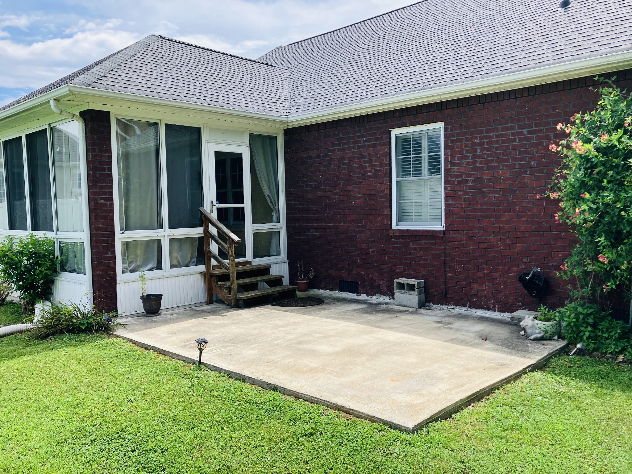 104 Brookview Ct
