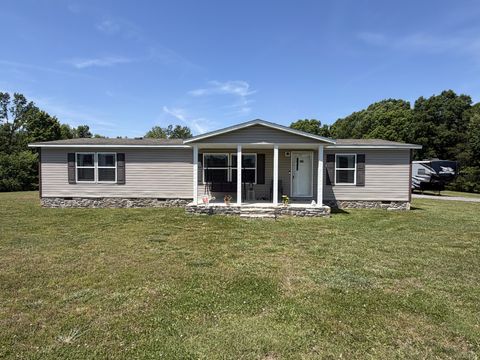 5555 King Robert Ln Westmoreland TN 37186