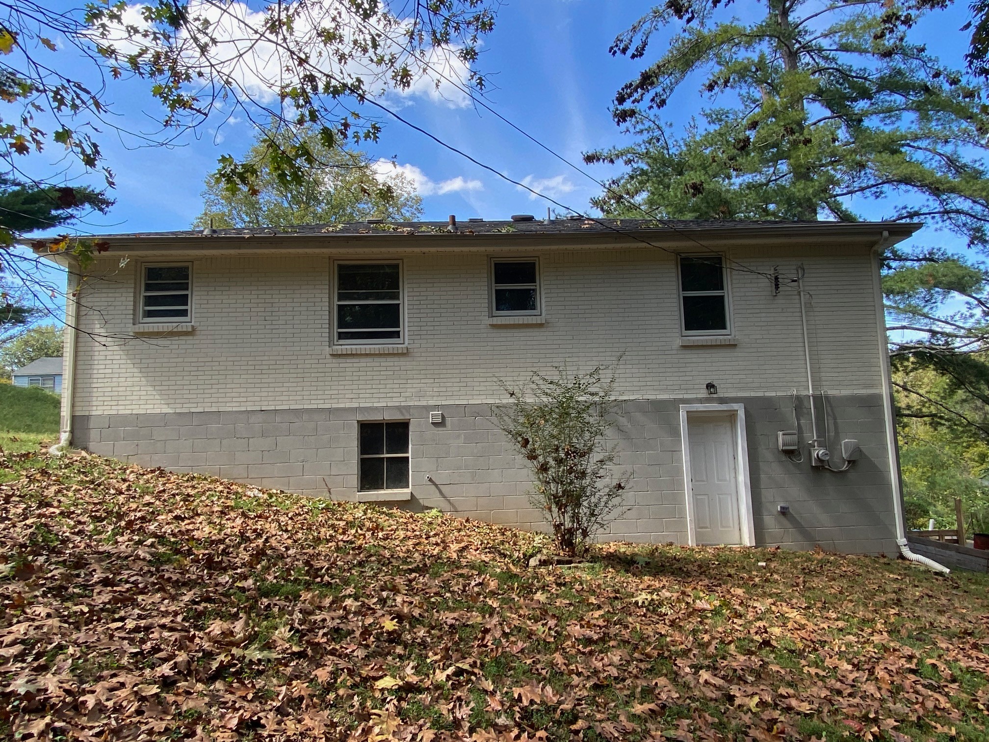 917 E Happy Hollow Dr