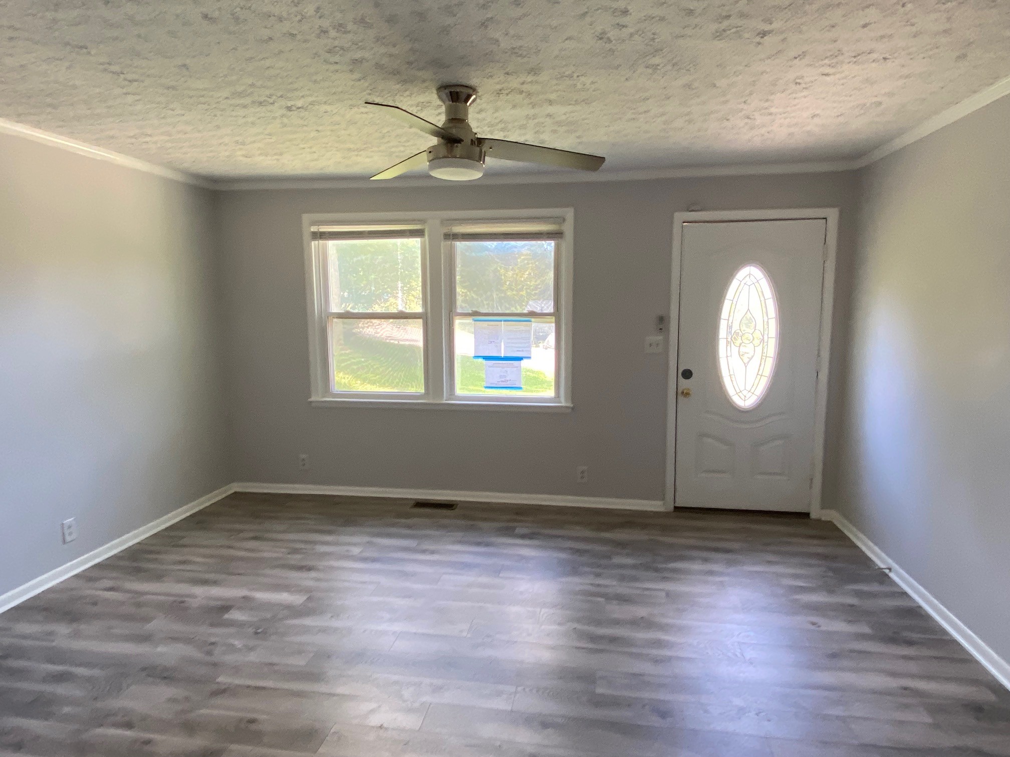 917 E Happy Hollow Dr