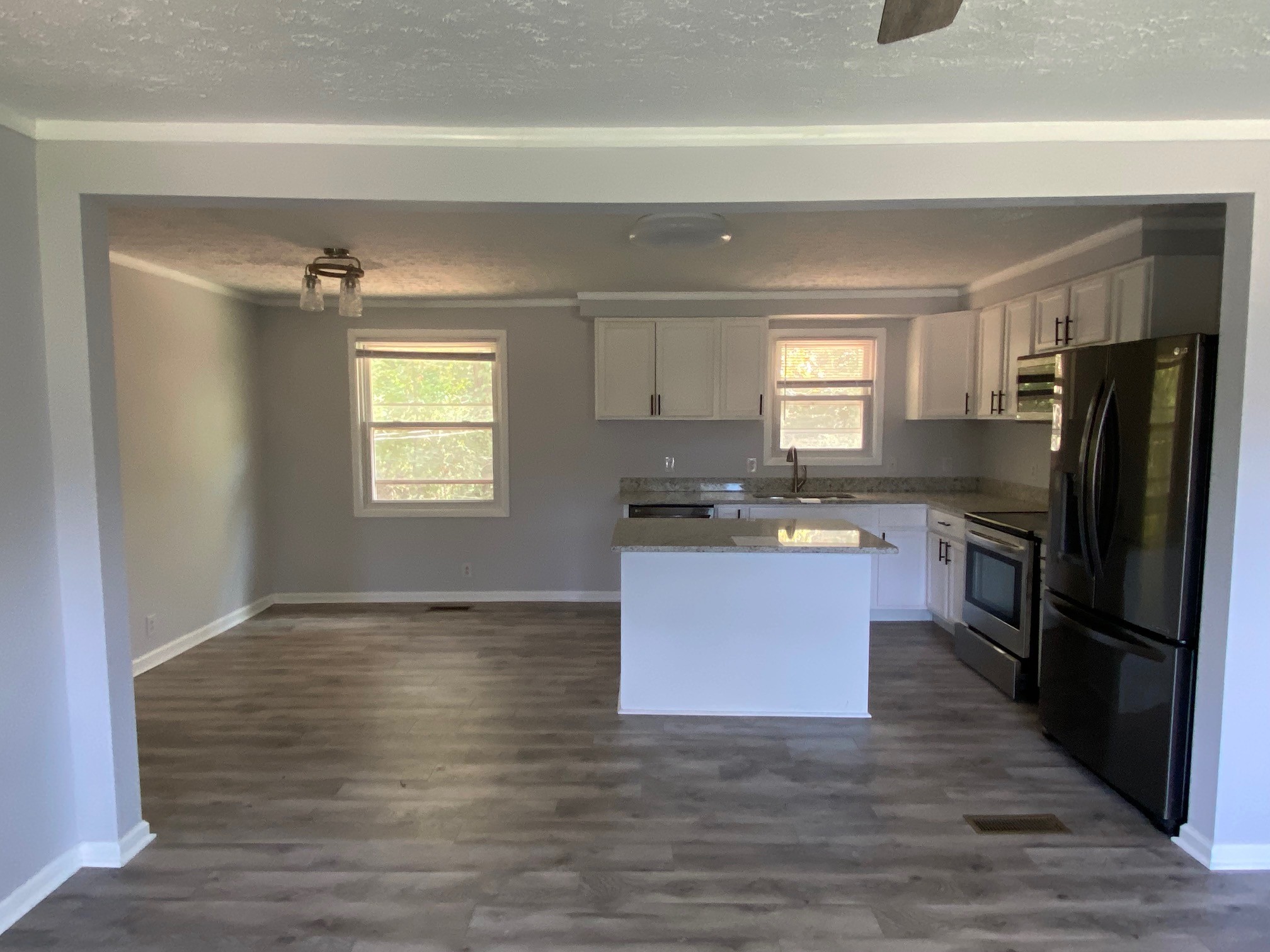 917 E Happy Hollow Dr