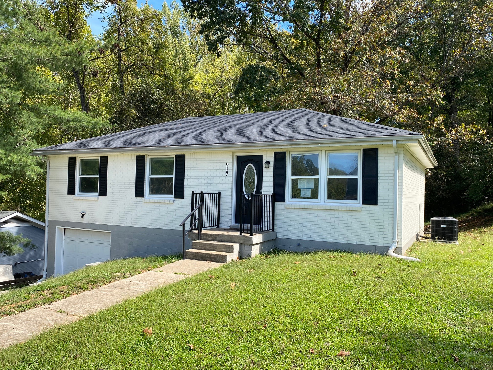 917 E Happy Hollow Dr