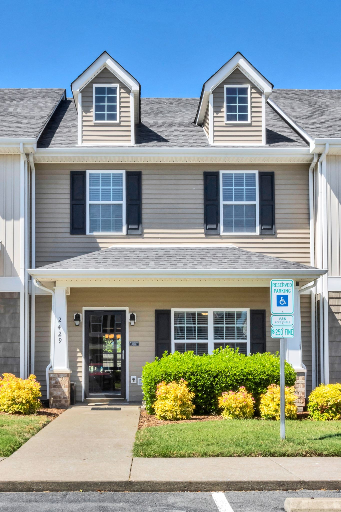 2429 New Holland Cir