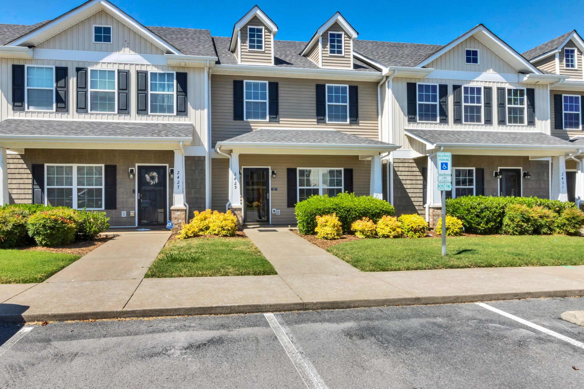 2429 New Holland Cir