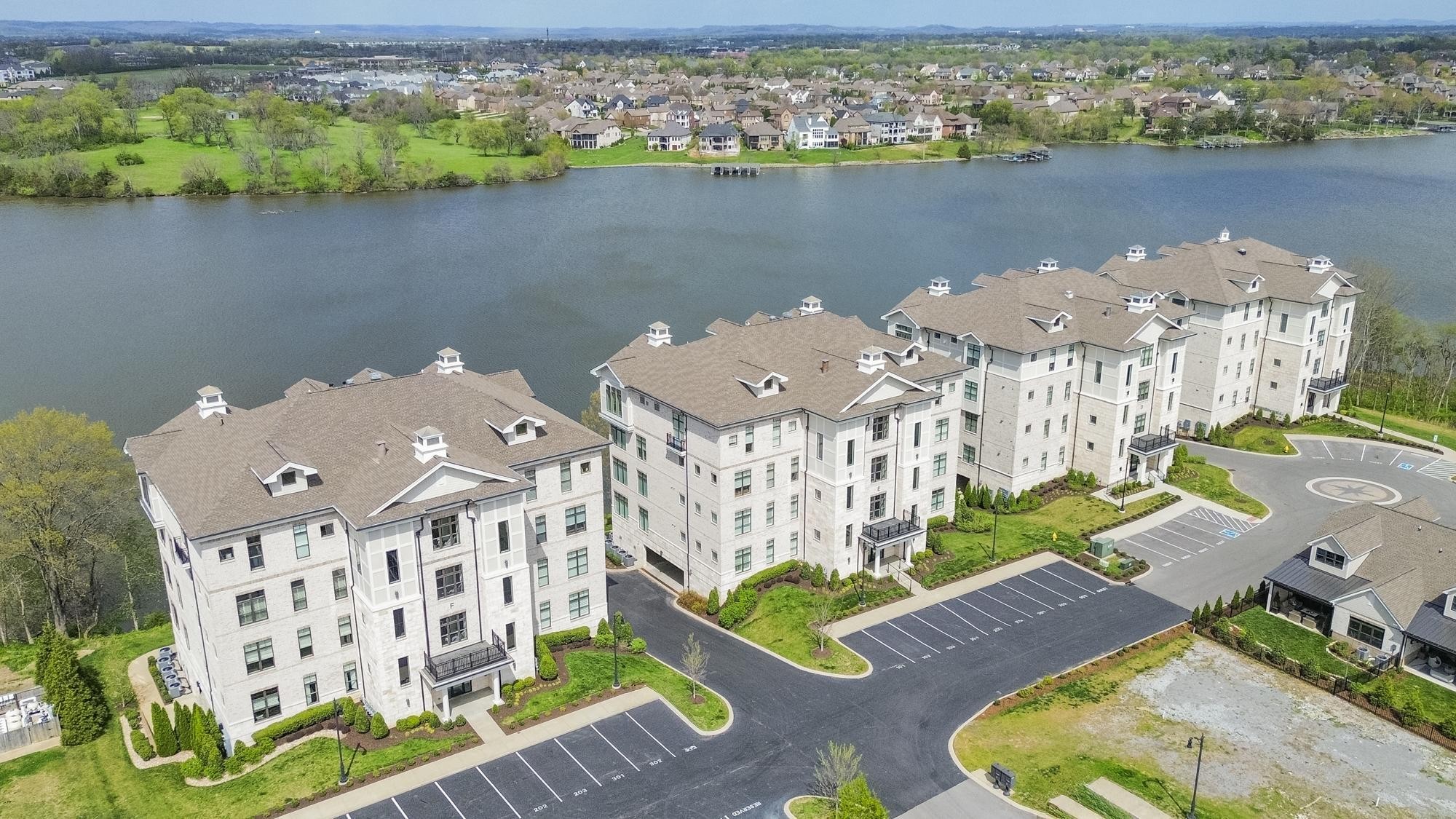 1024 Club View Dr E 102