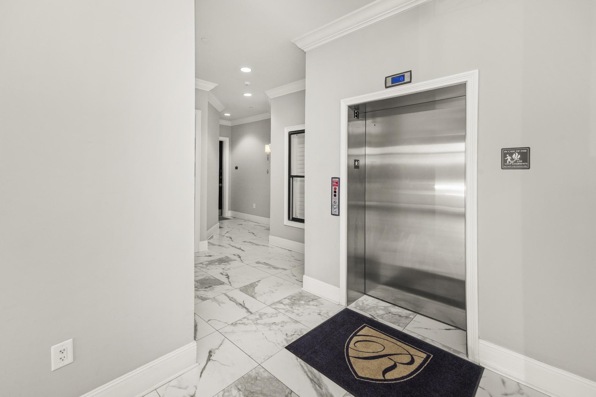 1024 Club View Dr E 102