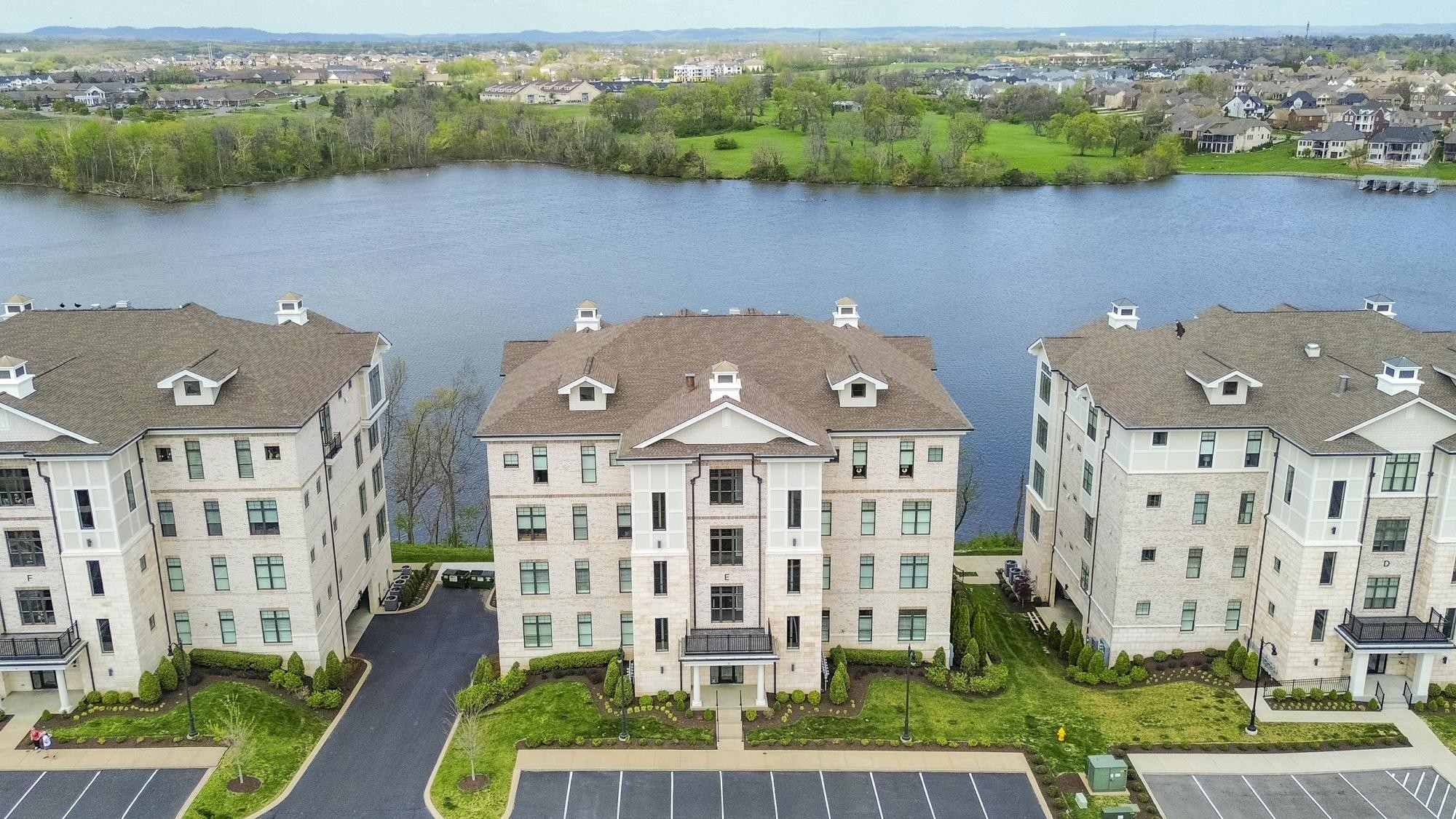 1024 Club View Dr E 102