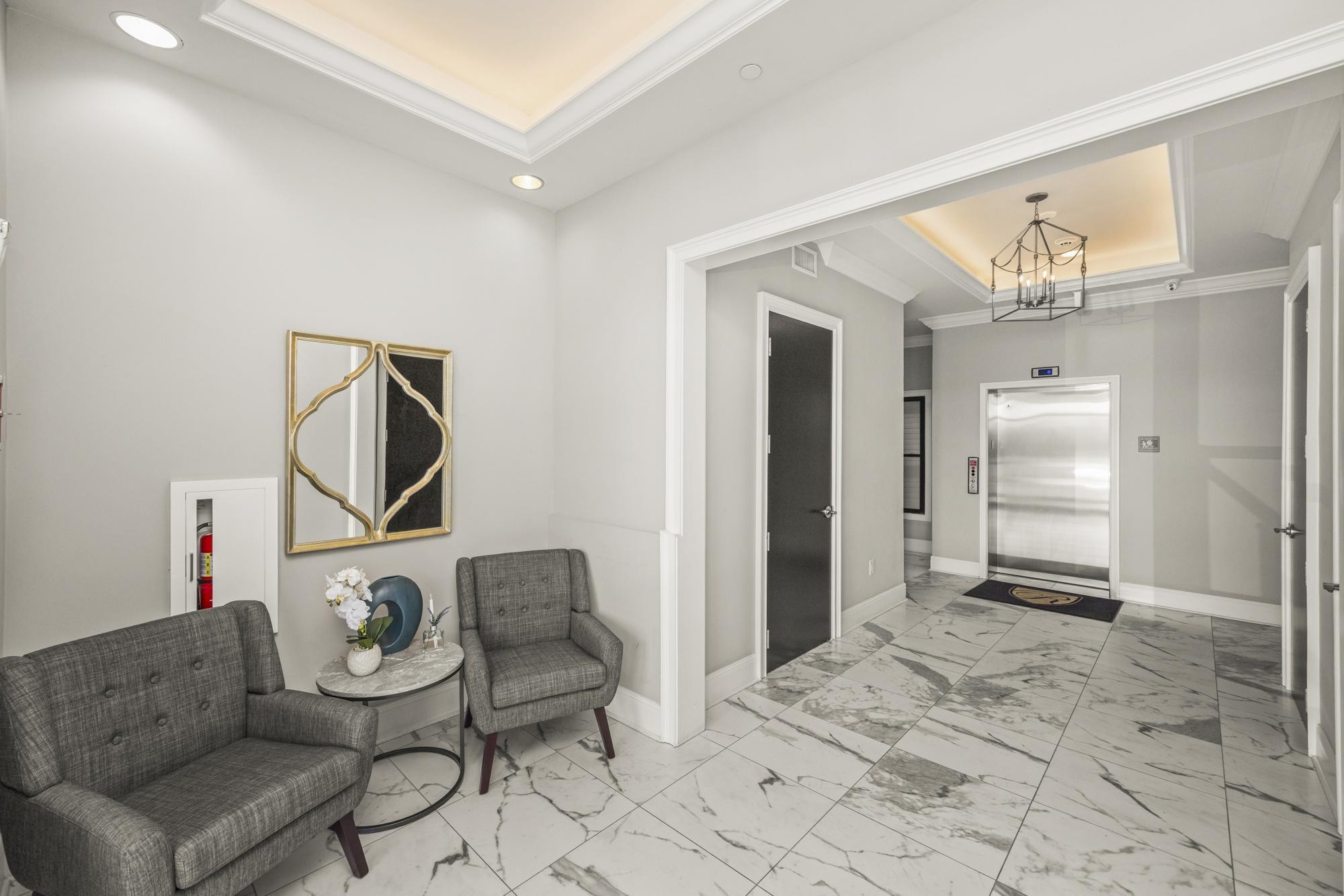 1024 Club View Dr E 102