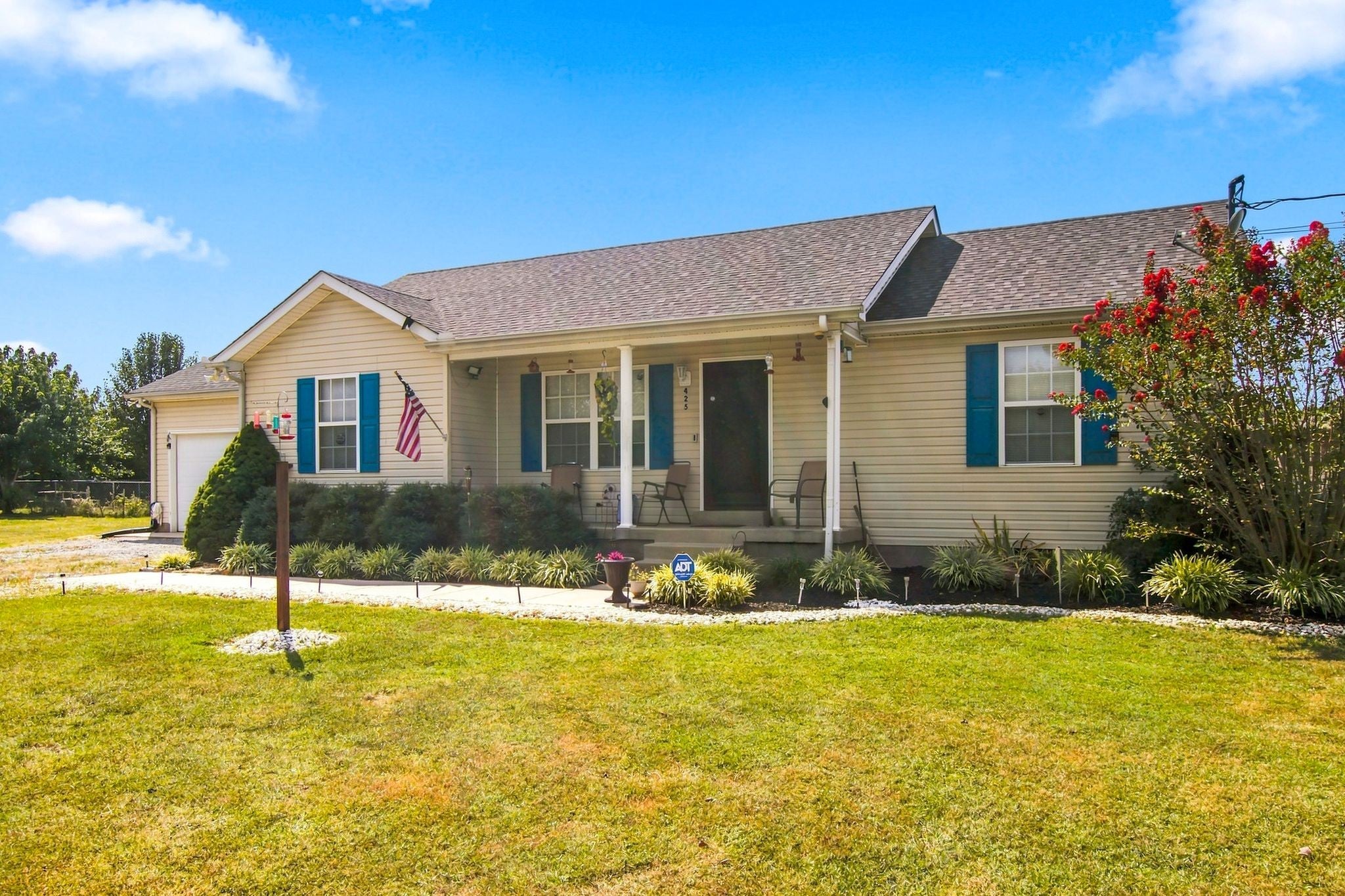 425 Davis Ln