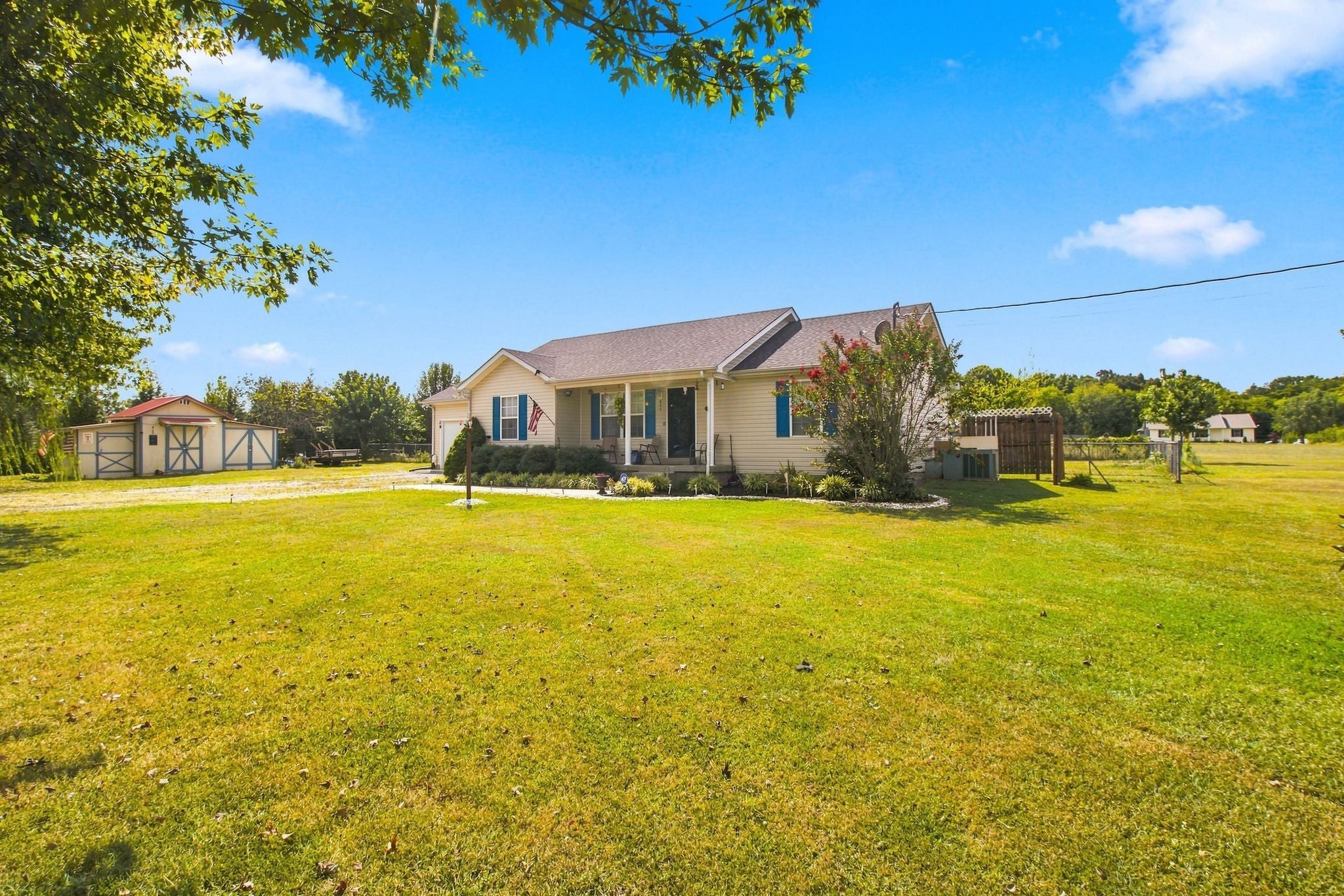 425 Davis Ln
