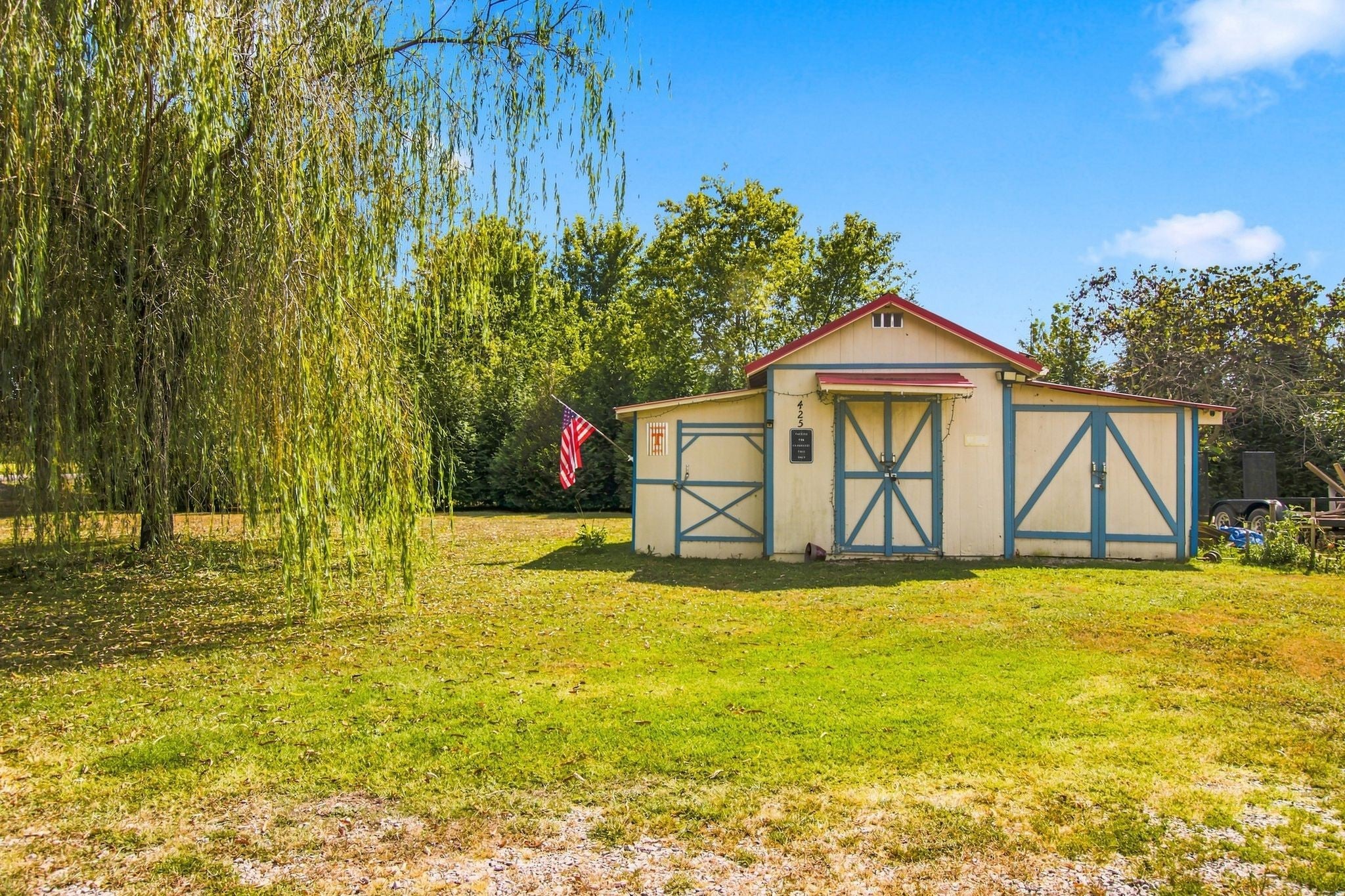425 Davis Ln