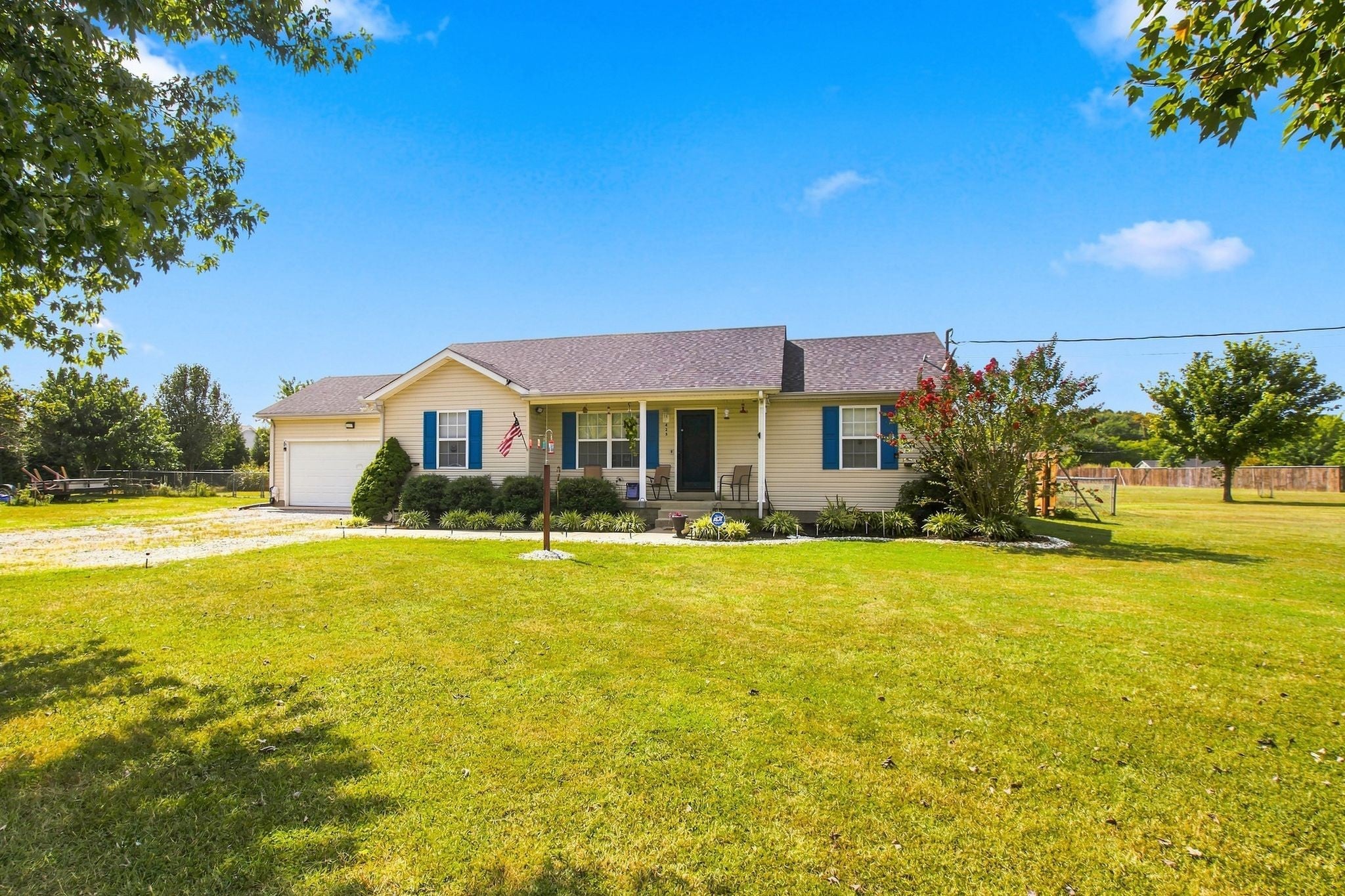 425 Davis Ln