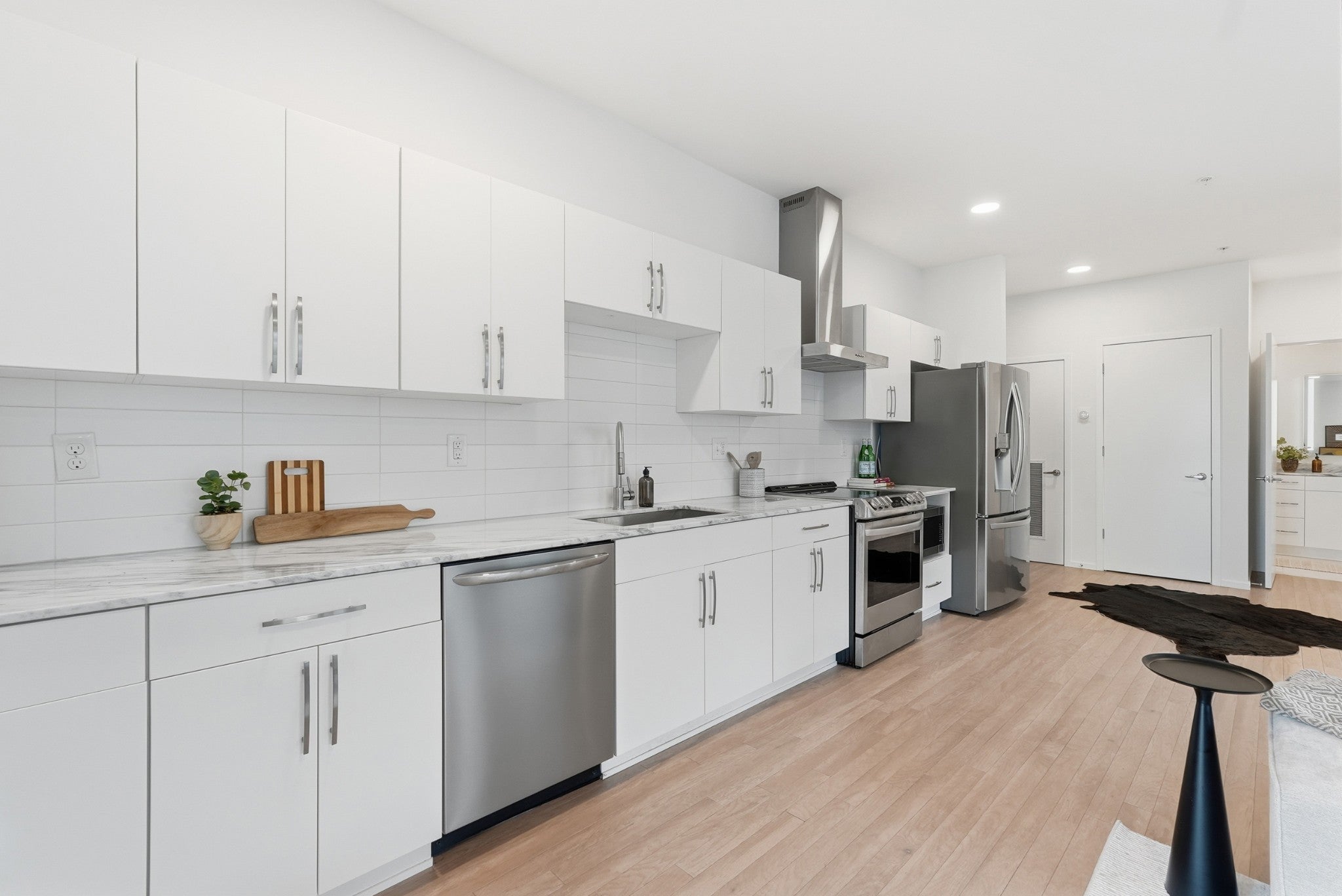 806 Olympic St 200