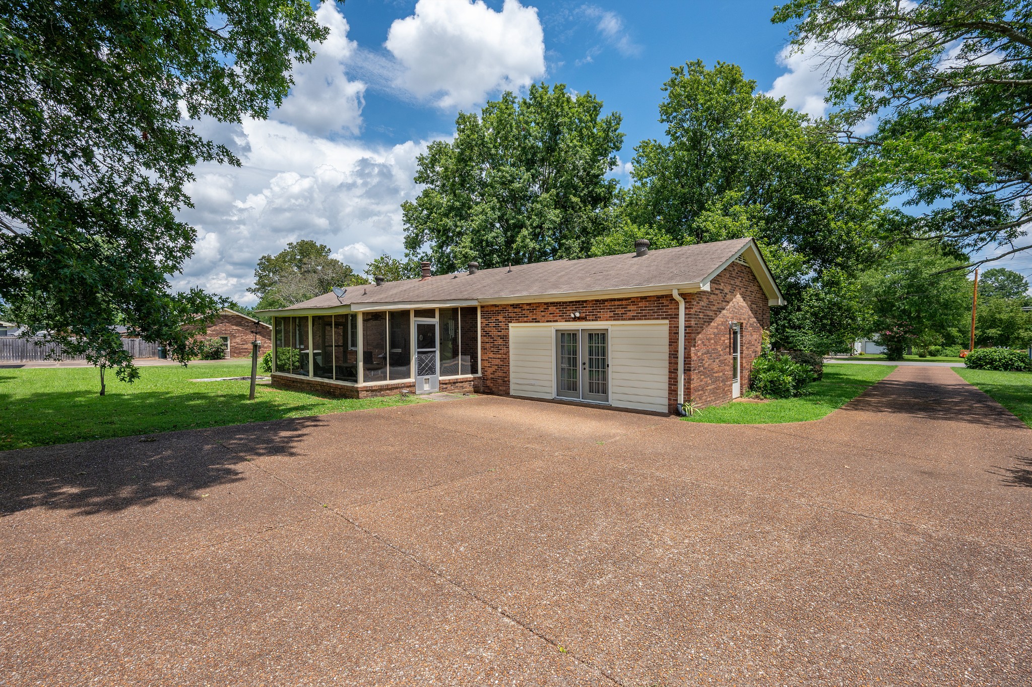 310 Lisa Ln
