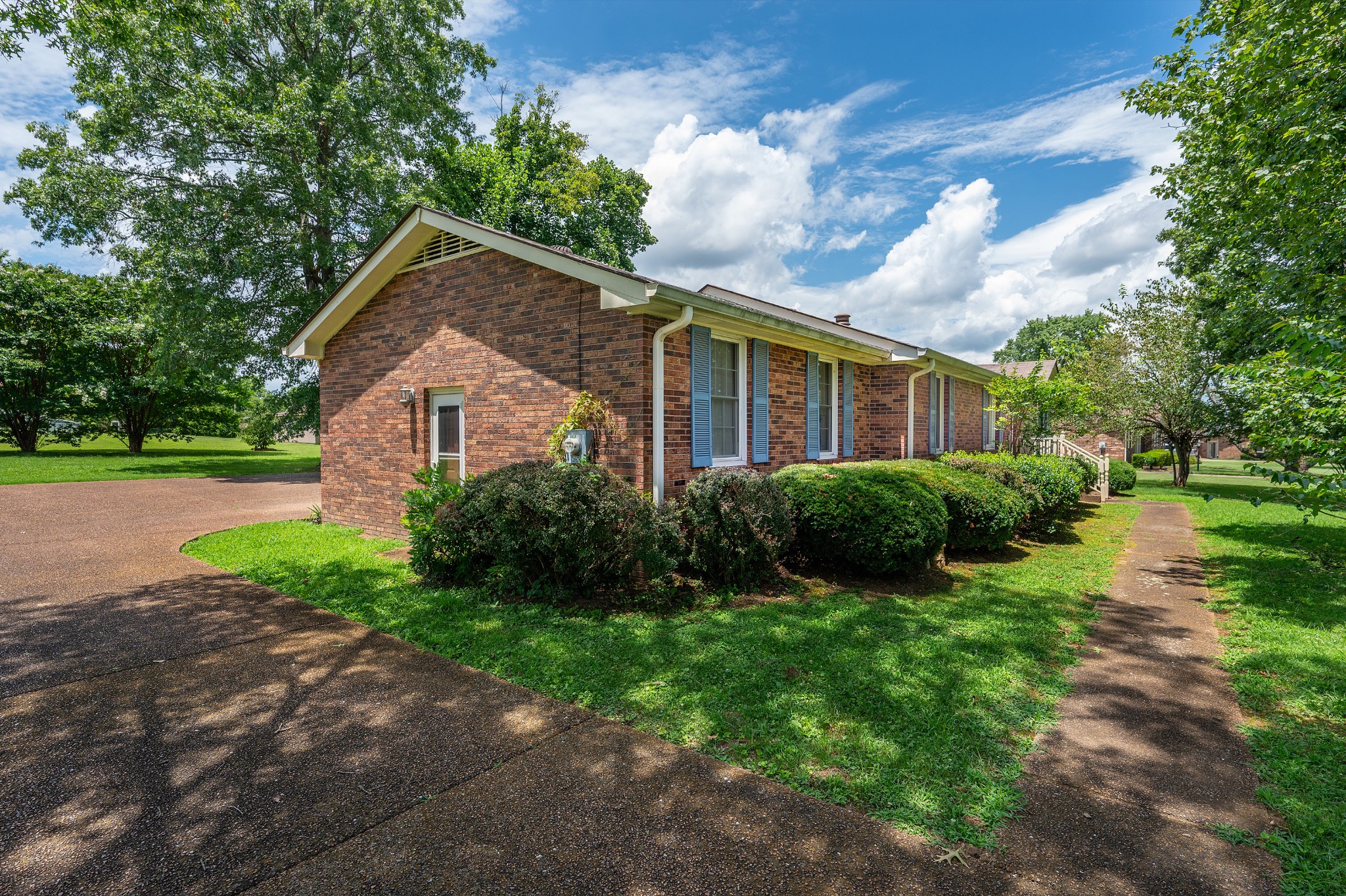 310 Lisa Ln