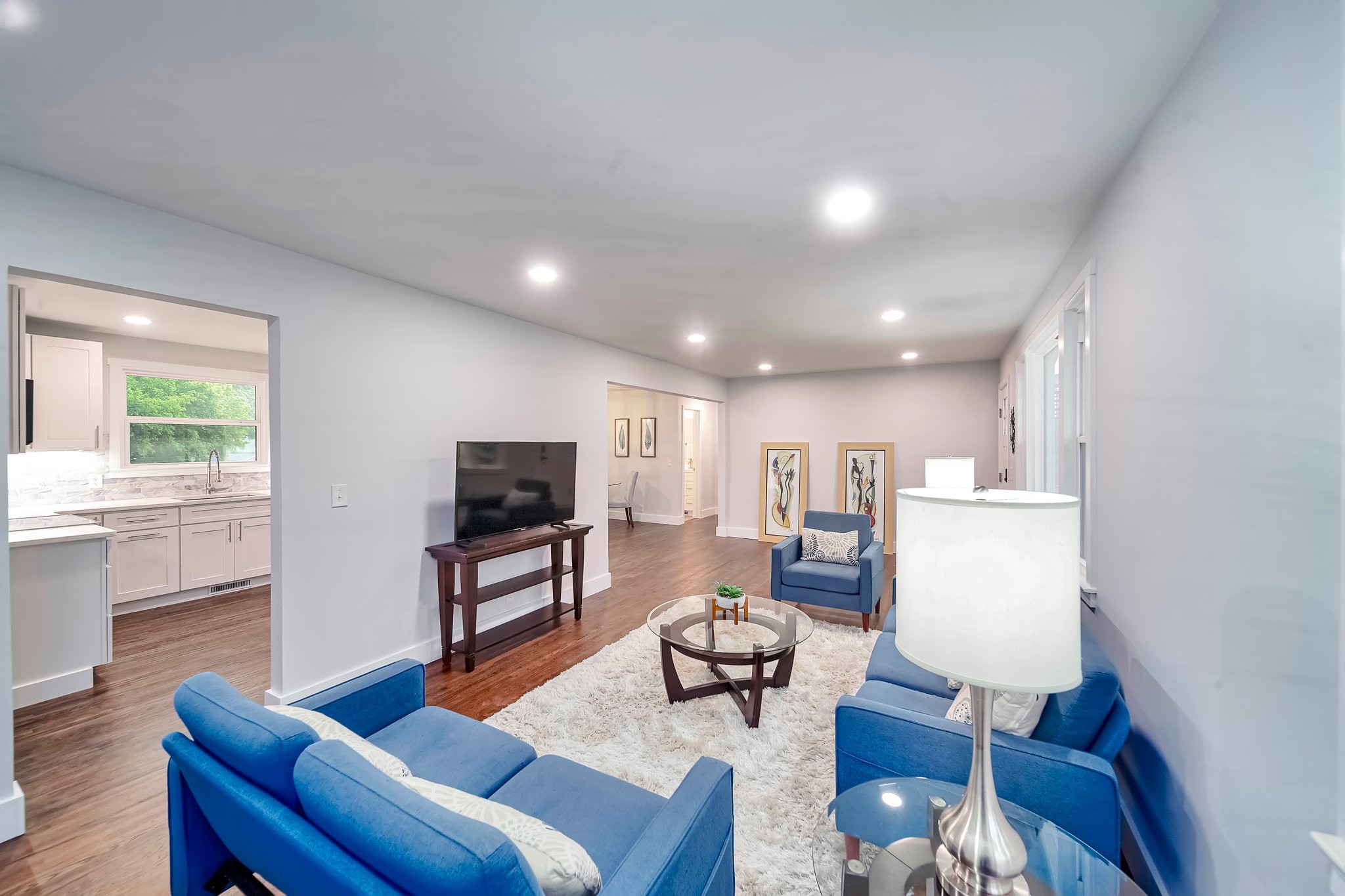 210 NW Clearview Dr
