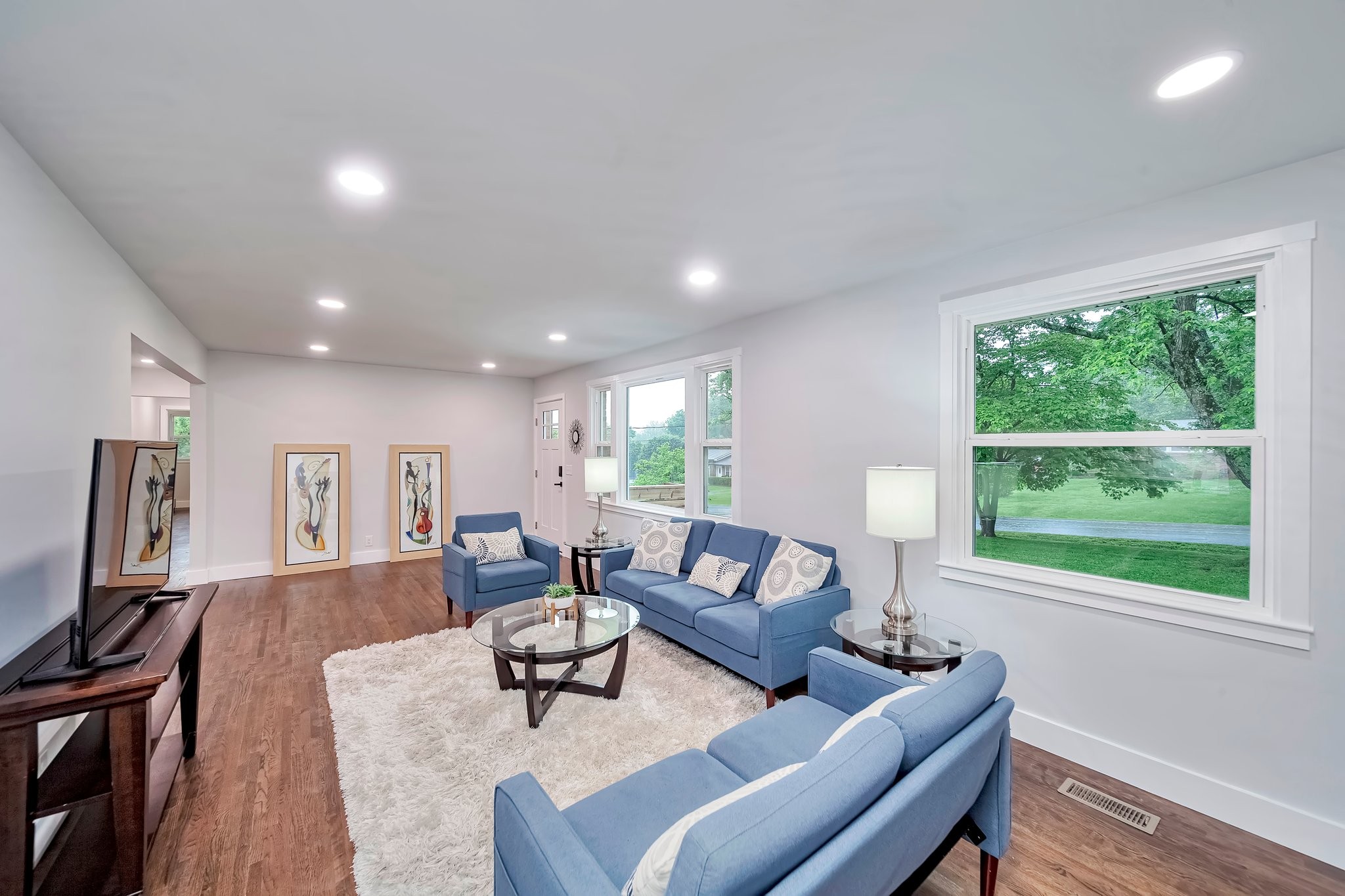 210 NW Clearview Dr