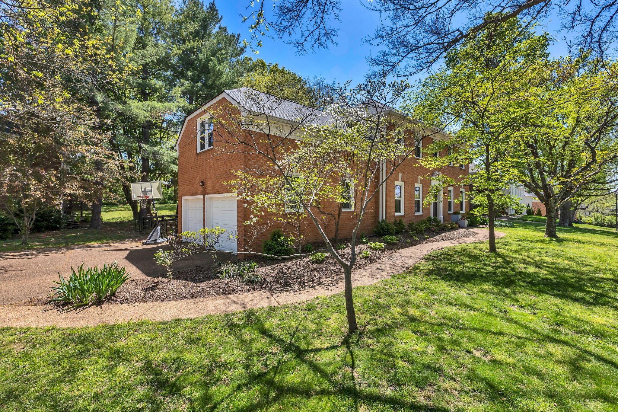 405 Honeysuckle Cir