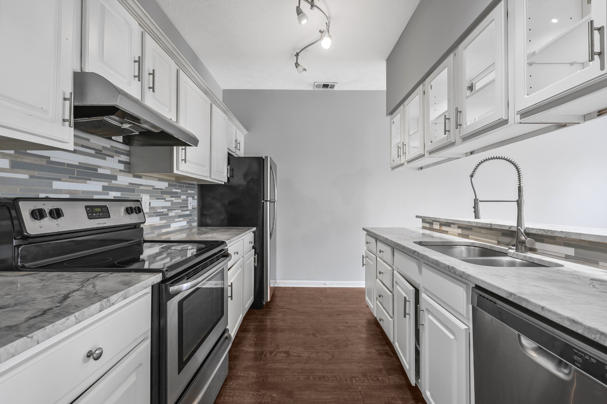 907 Churchill Xing 907