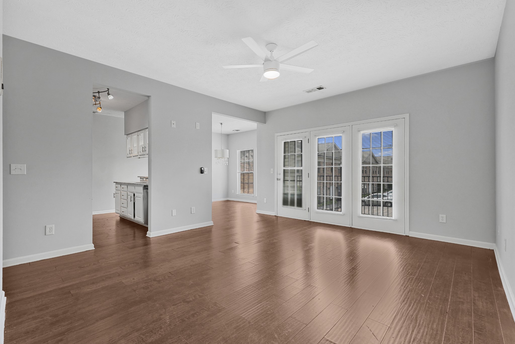 907 Churchill Xing 907