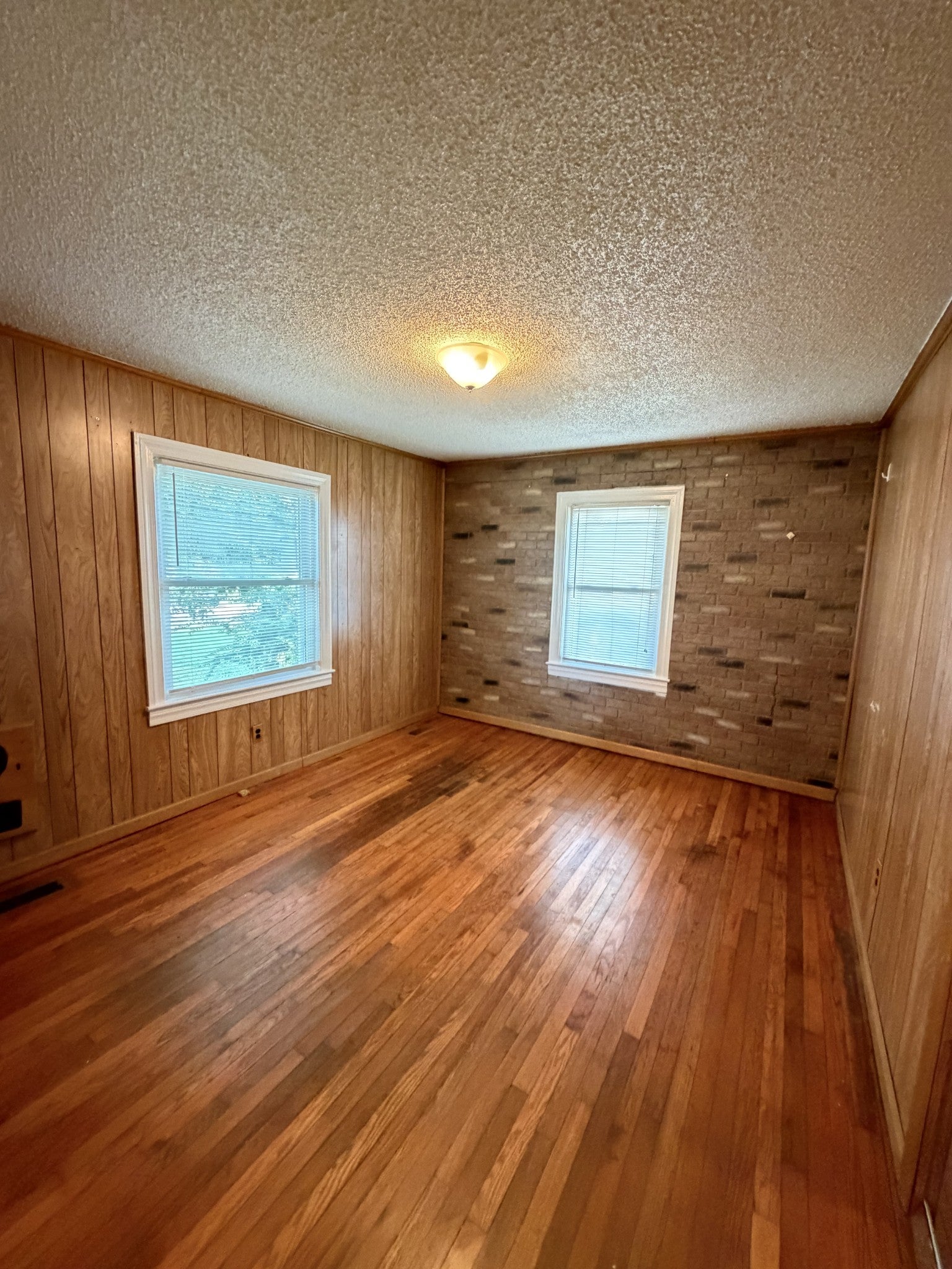 1120 Inglewood Dr