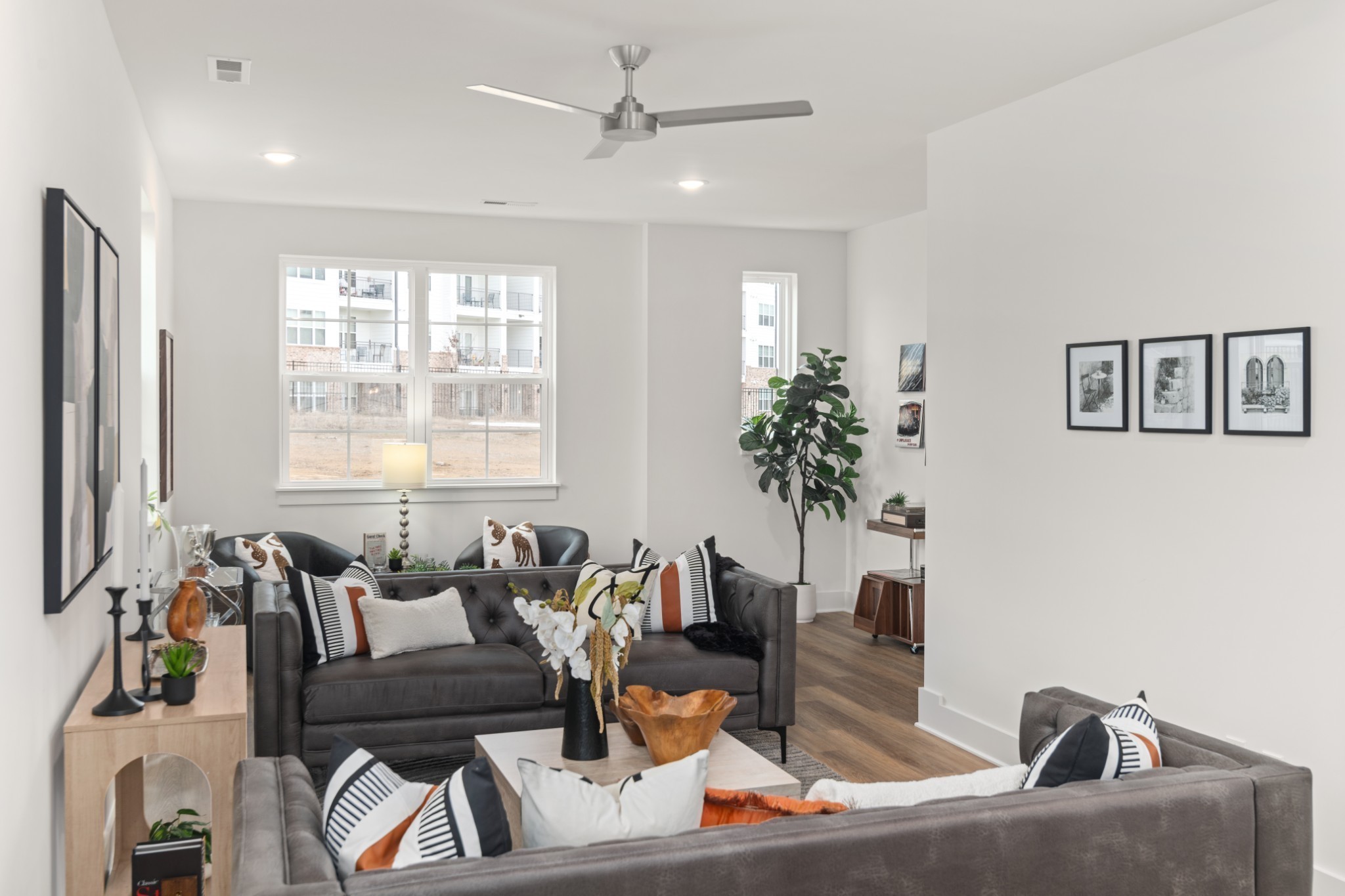 700 N DuPont Ave 206