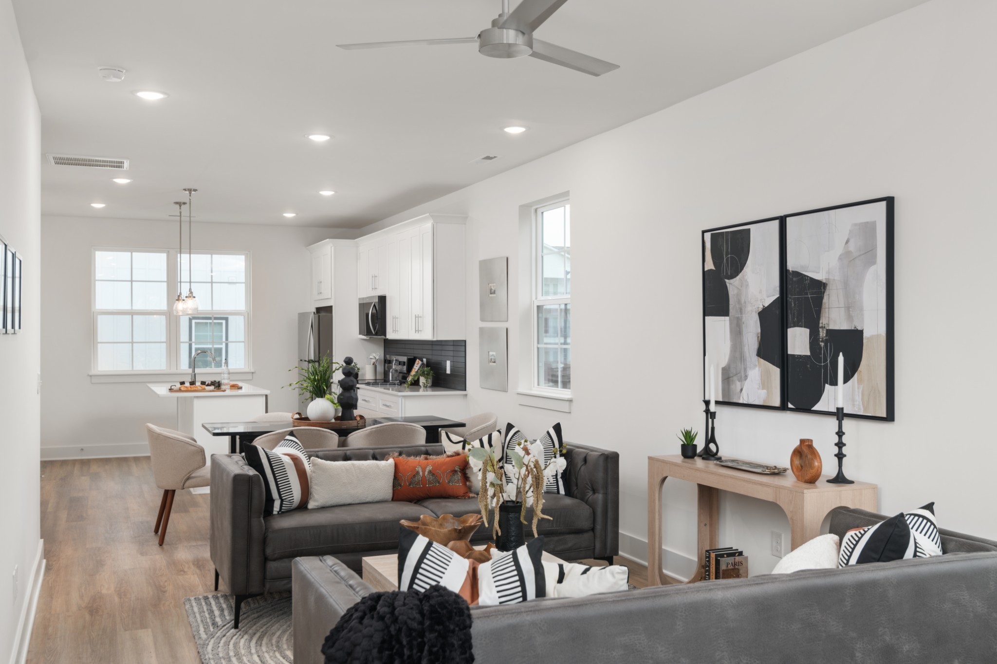 700 N DuPont Ave 206